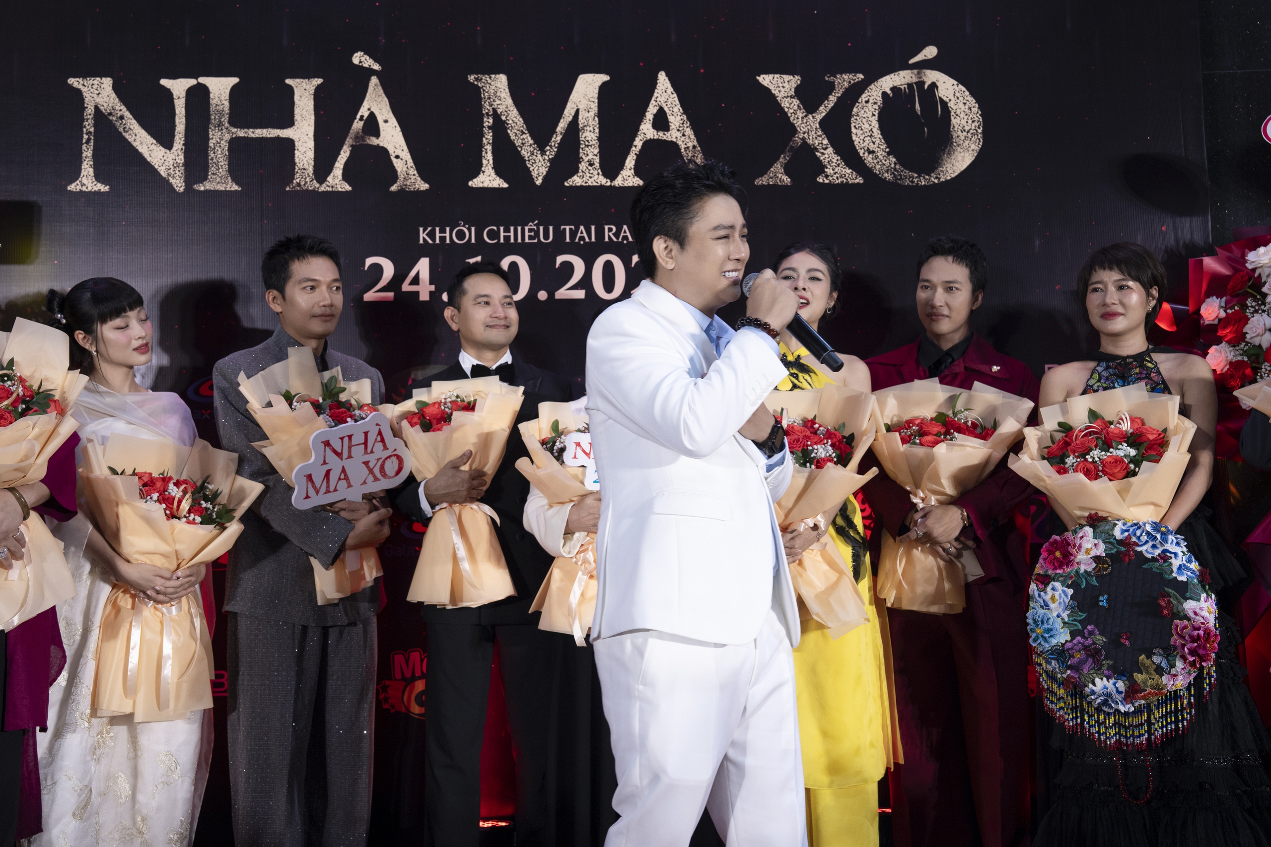 Ho&agrave;i L&acirc;m qu&ecirc;n lời khi h&aacute;t nhạc phim c&oacute; V&acirc;n Trang, Quang Tuấn - Ảnh 2.