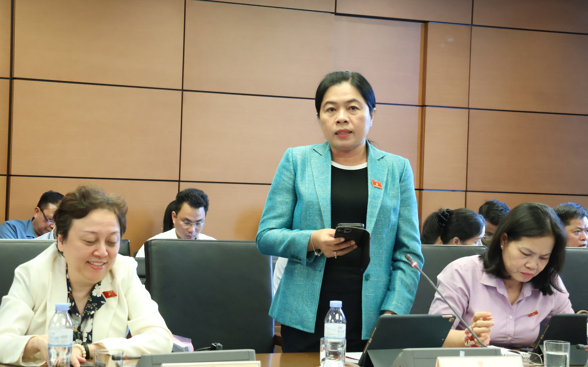 Đại biểu Nguyễn Trần Phượng Trân: Đề nghị công nhận viên chức trong cơ quan báo chí