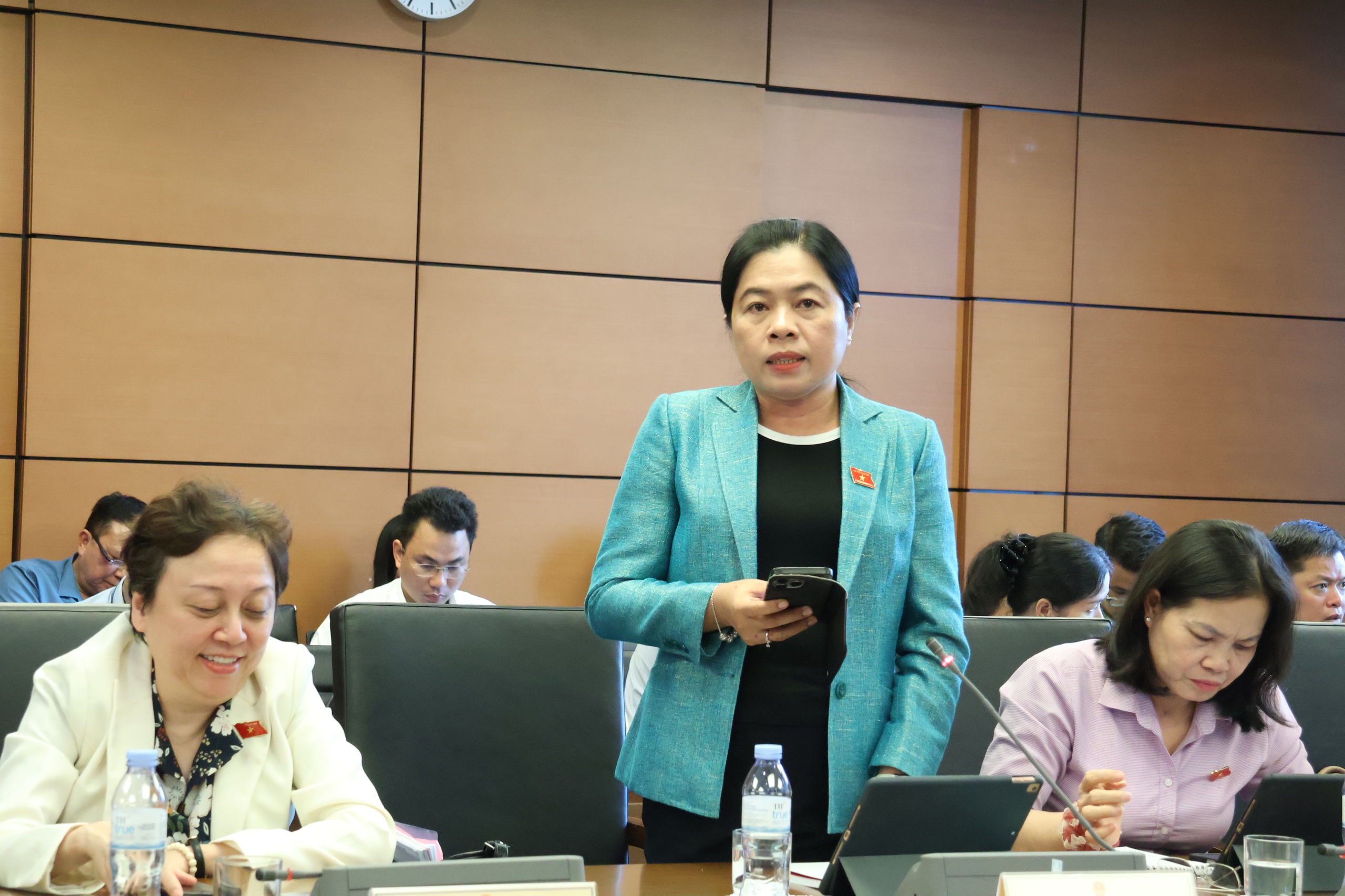 ĐB Nguyễn Trần Phượng Tr&acirc;n: Đề nghị c&ocirc;ng nhận vi&ecirc;n chức trong cơ quan b&aacute;o ch&iacute; - Ảnh 1.