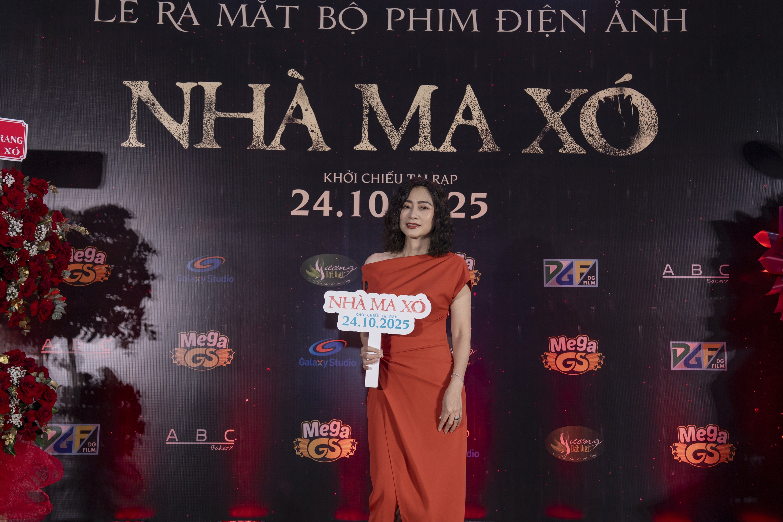 Ho&agrave;i L&acirc;m qu&ecirc;n lời khi h&aacute;t nhạc phim c&oacute; V&acirc;n Trang, Quang Tuấn - Ảnh 10.