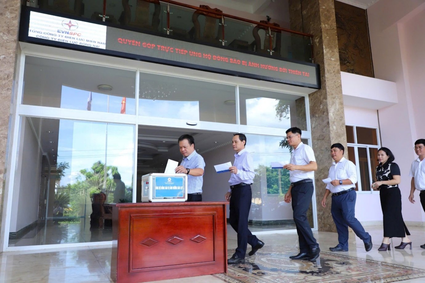 CNVCLĐ EVNSPC đ&oacute;ng g&oacute;p gần 10 tỉ đồng ủng hộ đồng b&agrave;o bị b&atilde;o lũ - Ảnh 2.