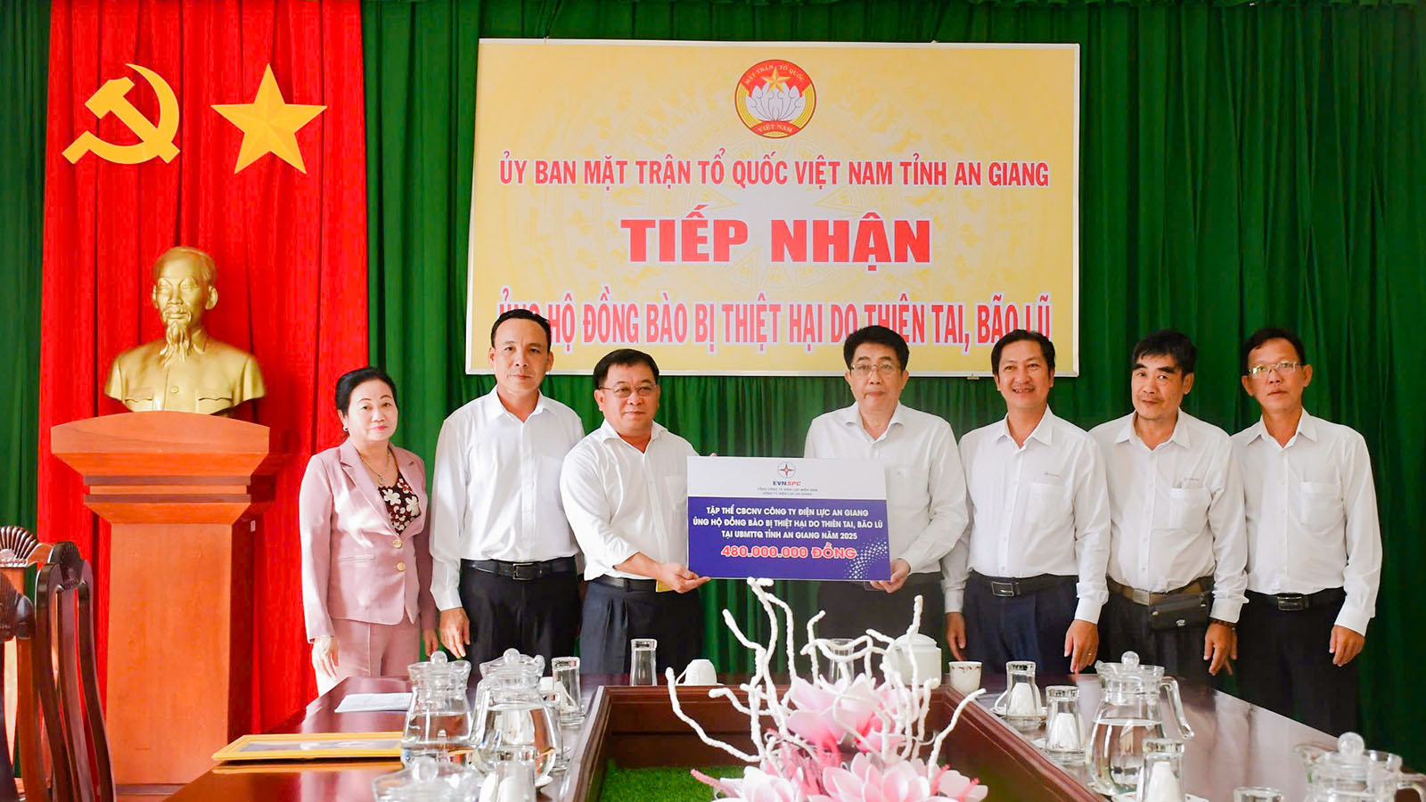 CNVCLĐ EVNSPC đ&oacute;ng g&oacute;p gần 10 tỉ đồng ủng hộ đồng b&agrave;o bị b&atilde;o lũ - Ảnh 4.