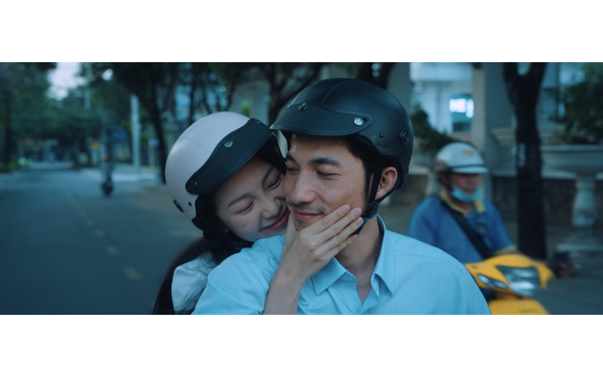 Người đẹp Tam Triều Dâng sánh đôi bên Liên Bỉnh Phát