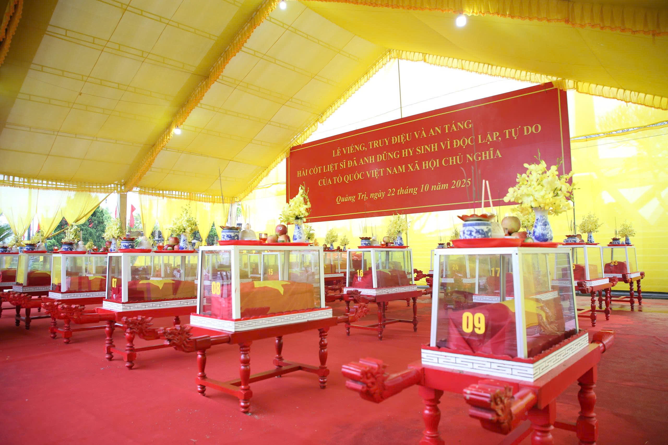Lễ truy điệu 34 h&agrave;i cốt liệt sĩ tại Th&agrave;nh cổ Quảng Trị v&agrave; Trường Bồ Đề - Ảnh 4.