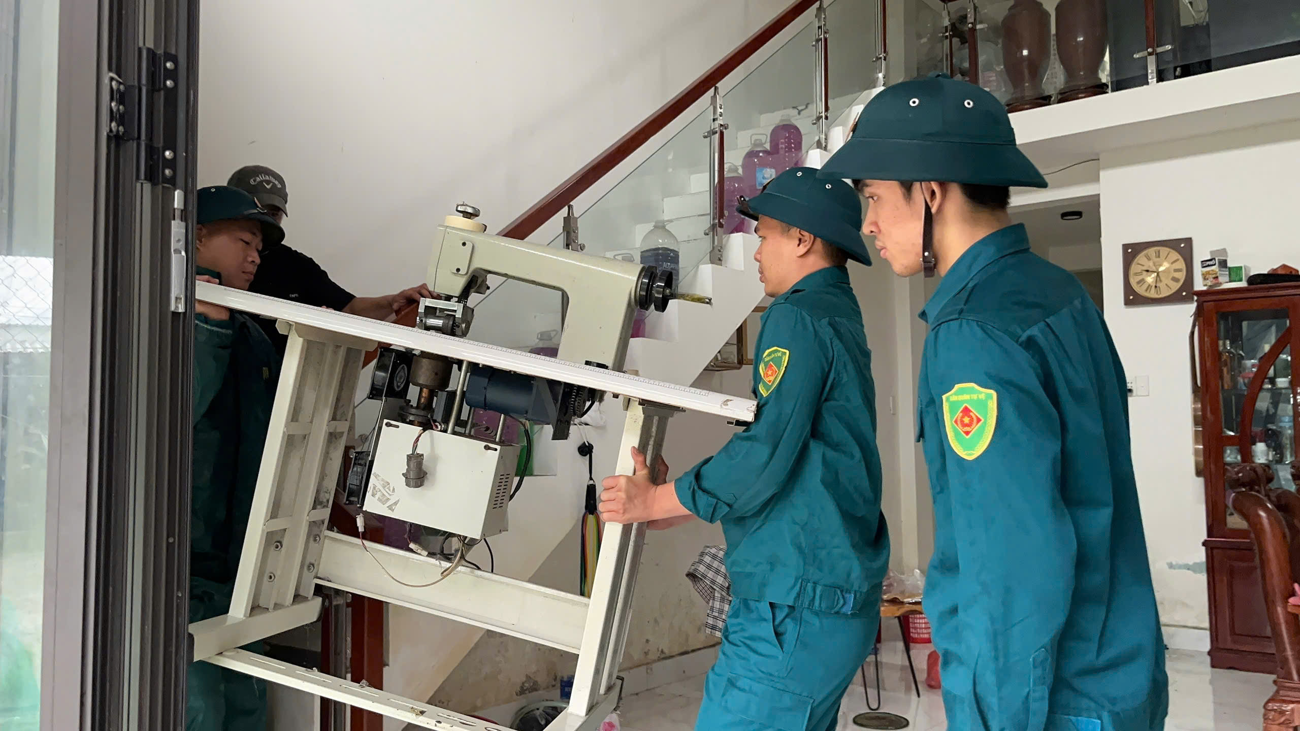 Lãnh đạo Quân khu 5 kiểm tra điểm nóng ngập lụt tại Đà Nẵng trước bão số 12 - Ảnh 5.
