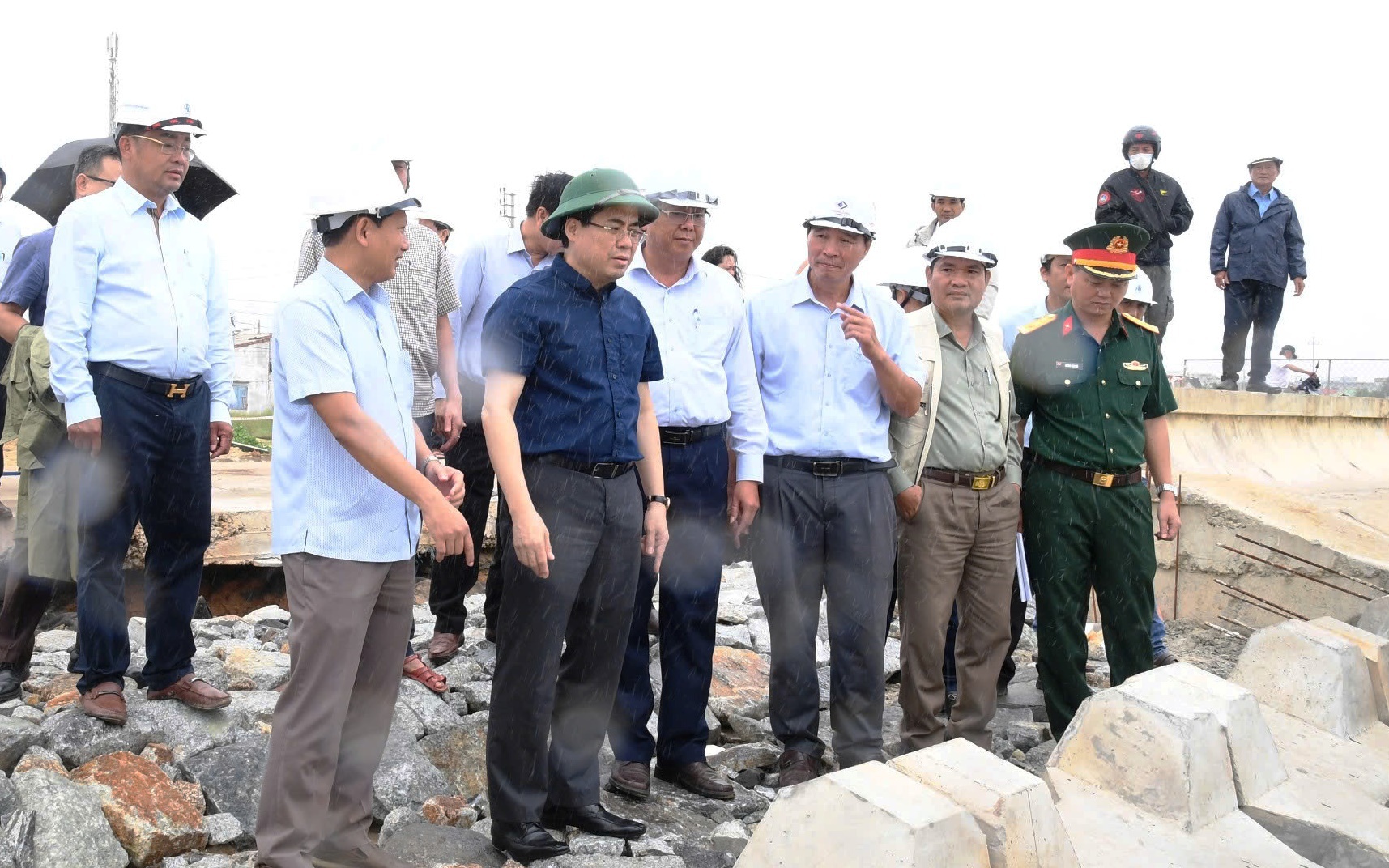 Chủ tịch tỉnh Quảng Ngãi yêu cầu thủy điện không để "no nước" mới xả lũ
