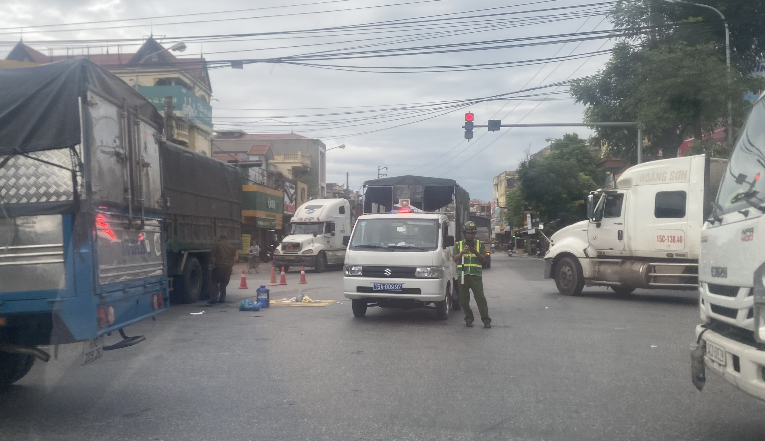 Tai nạn giao th&ocirc;ng thương t&acirc;m tại TP Hải Ph&ograve;ng khiến 2 anh em ruột thương vong - Ảnh 1.