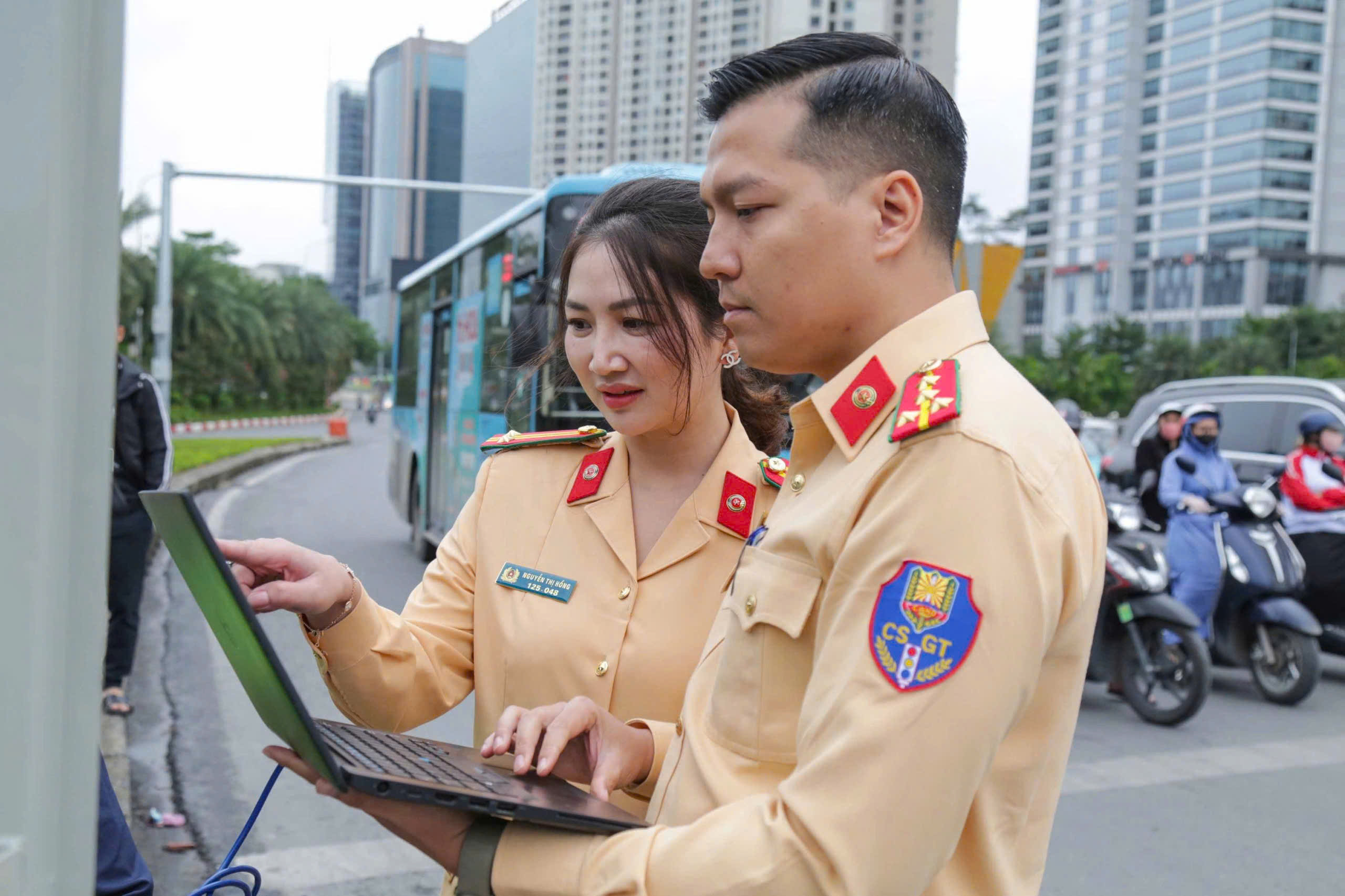 CSGT H&agrave; Nội lắp đặt h&agrave;ng ng&agrave;n camera AI tự động gi&aacute;m s&aacute;t vi phạm giao th&ocirc;ng - Ảnh 2.