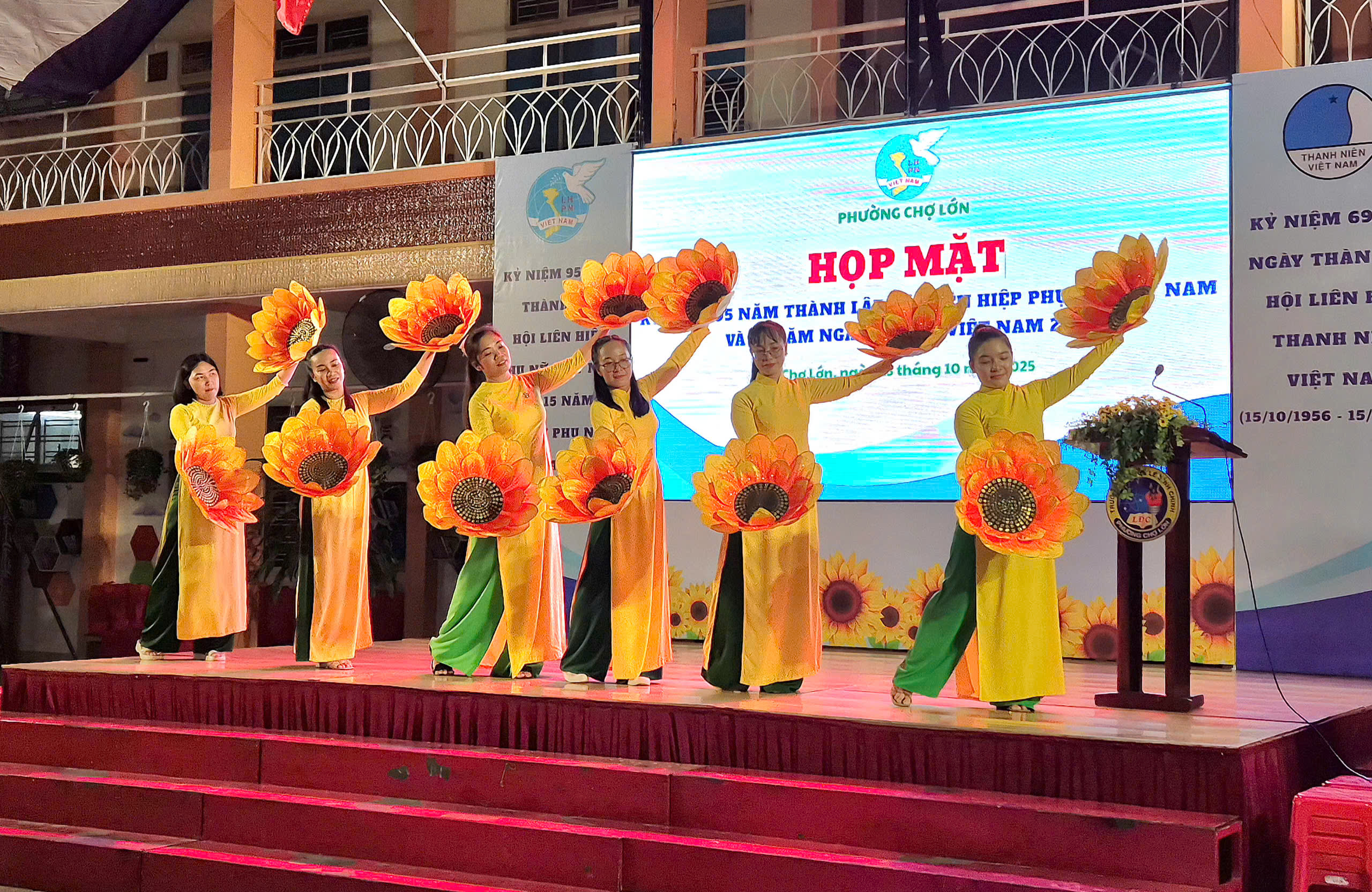 &Yacute; nghĩa ng&agrave;y hội "Th&agrave;nh phố Nghĩa t&igrave;nh &ndash; Kết nối y&ecirc;u thương" phường Chợ Lớn - Ảnh 1.