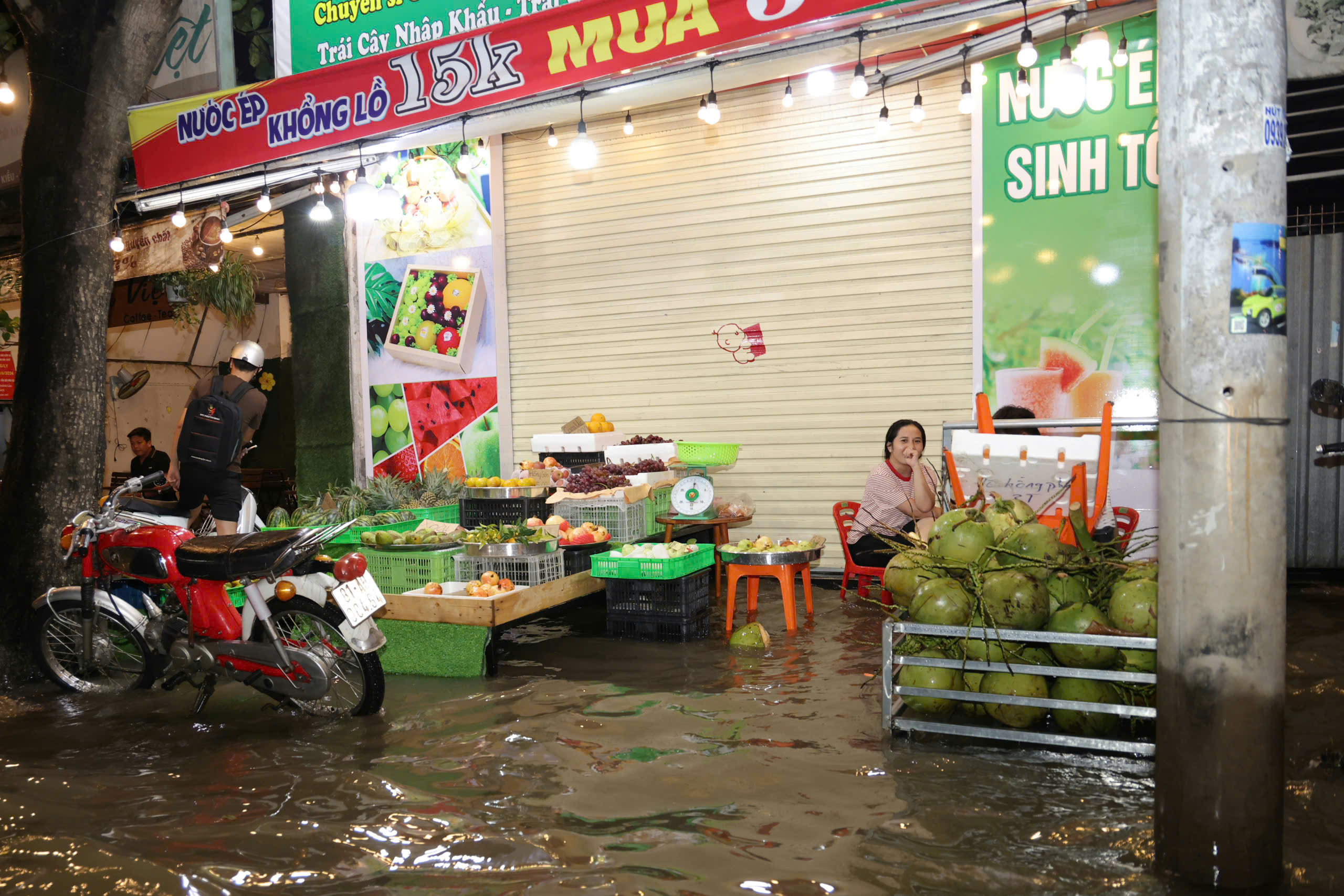 Triều cường Cần Thơ vượt mức lịch sử 2022: Nguyên nhân và diễn biến mới nhất - Ảnh 5.