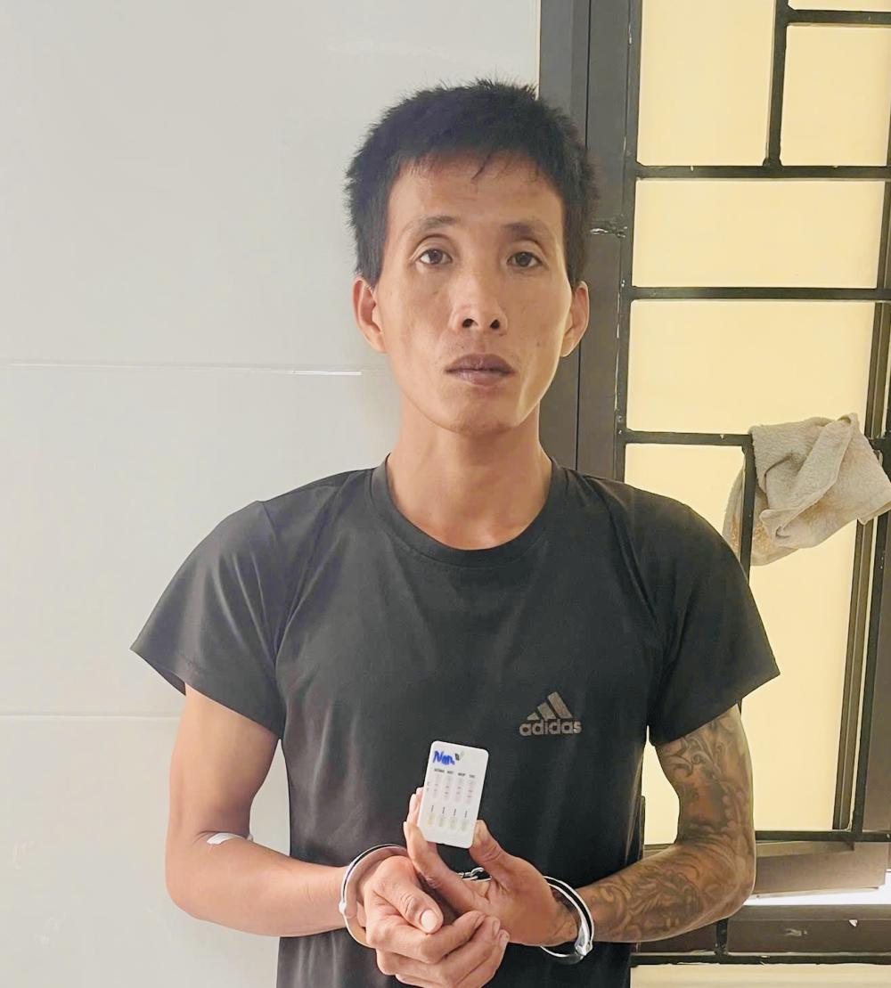 Khởi tố g&atilde; cha dượng d&ugrave;ng b&uacute;a đinh đ&aacute;nh v&agrave;o đầu con g&aacute;i ri&ecirc;ng của vợ - Ảnh 1.