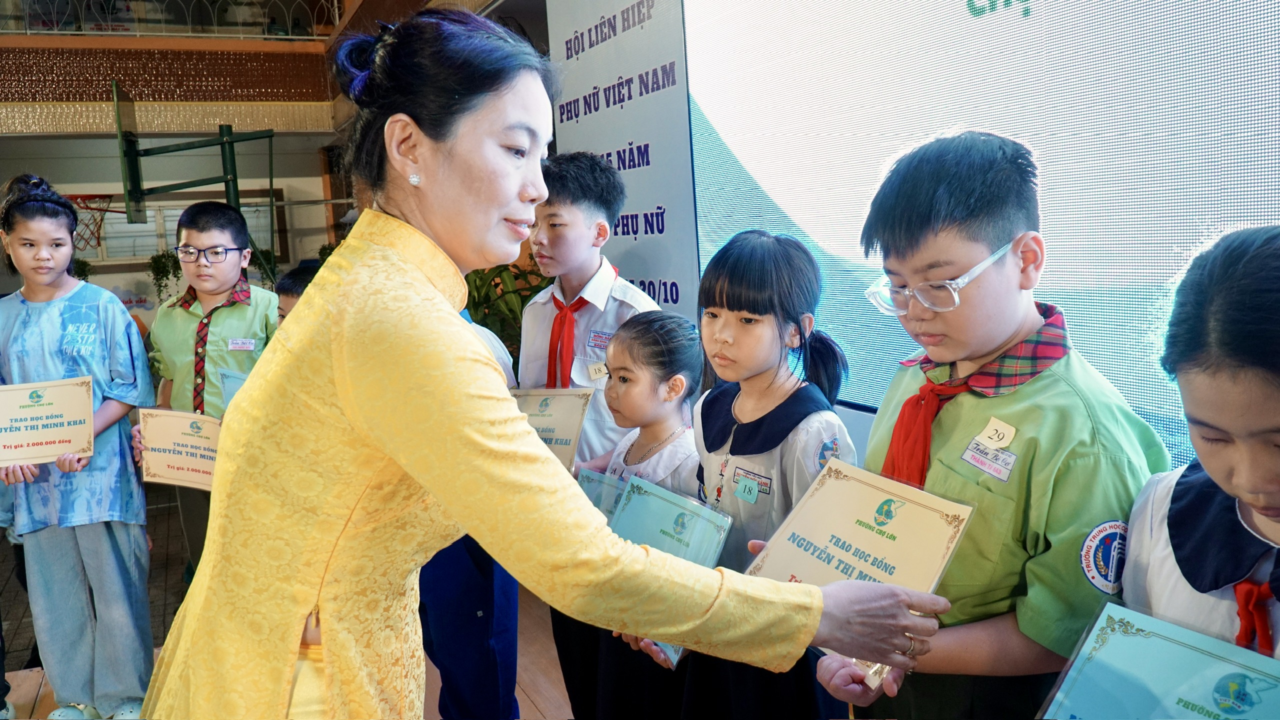 &Yacute; nghĩa ng&agrave;y hội "Th&agrave;nh phố Nghĩa t&igrave;nh &ndash; Kết nối y&ecirc;u thương" phường Chợ Lớn - Ảnh 3.
