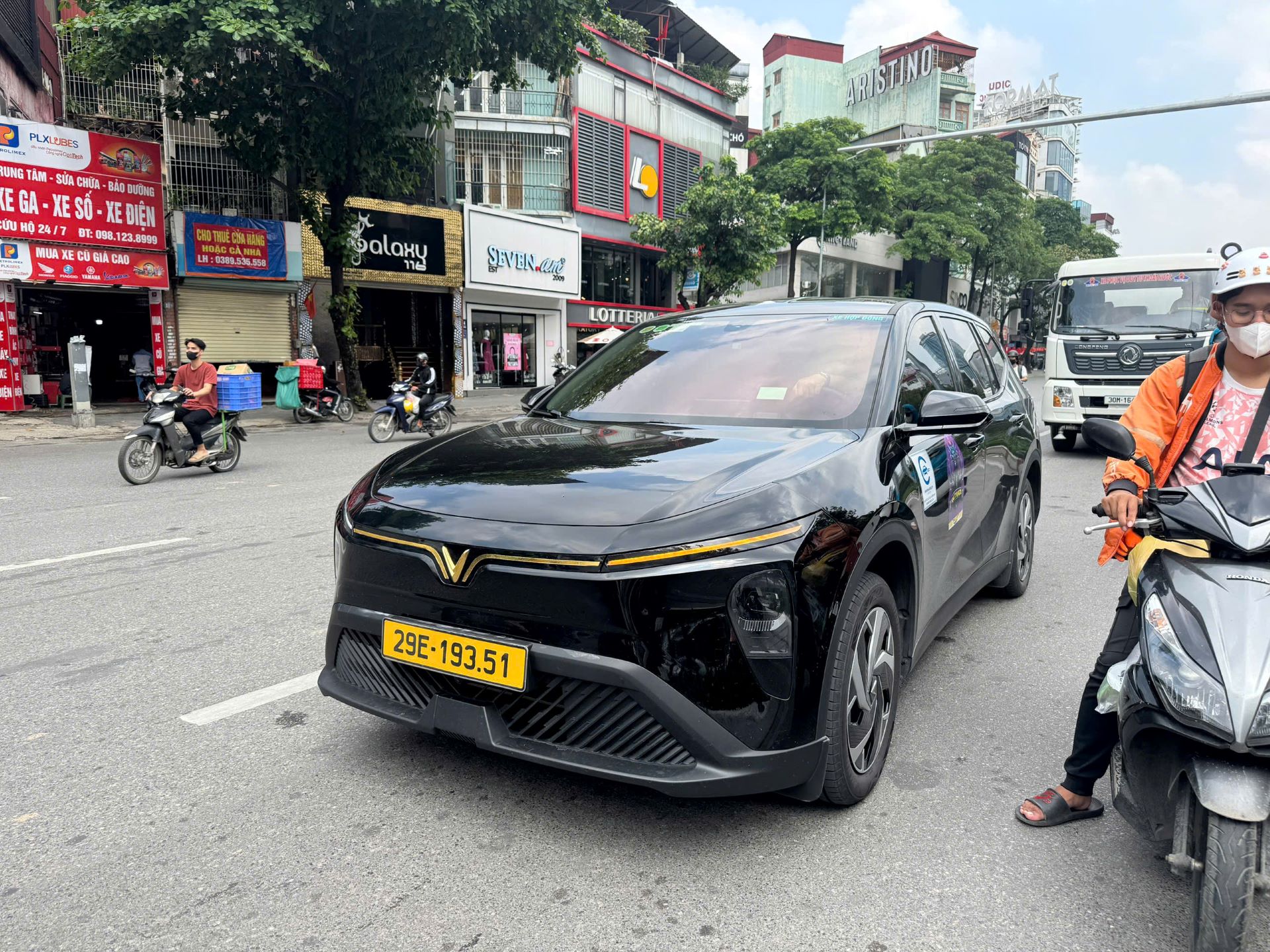 T&agrave;i xế H&agrave; Nội tiết kiệm cả trăm triệu đồng mỗi năm nhờ chuyển sang VinFast Limo Green - Ảnh 2.