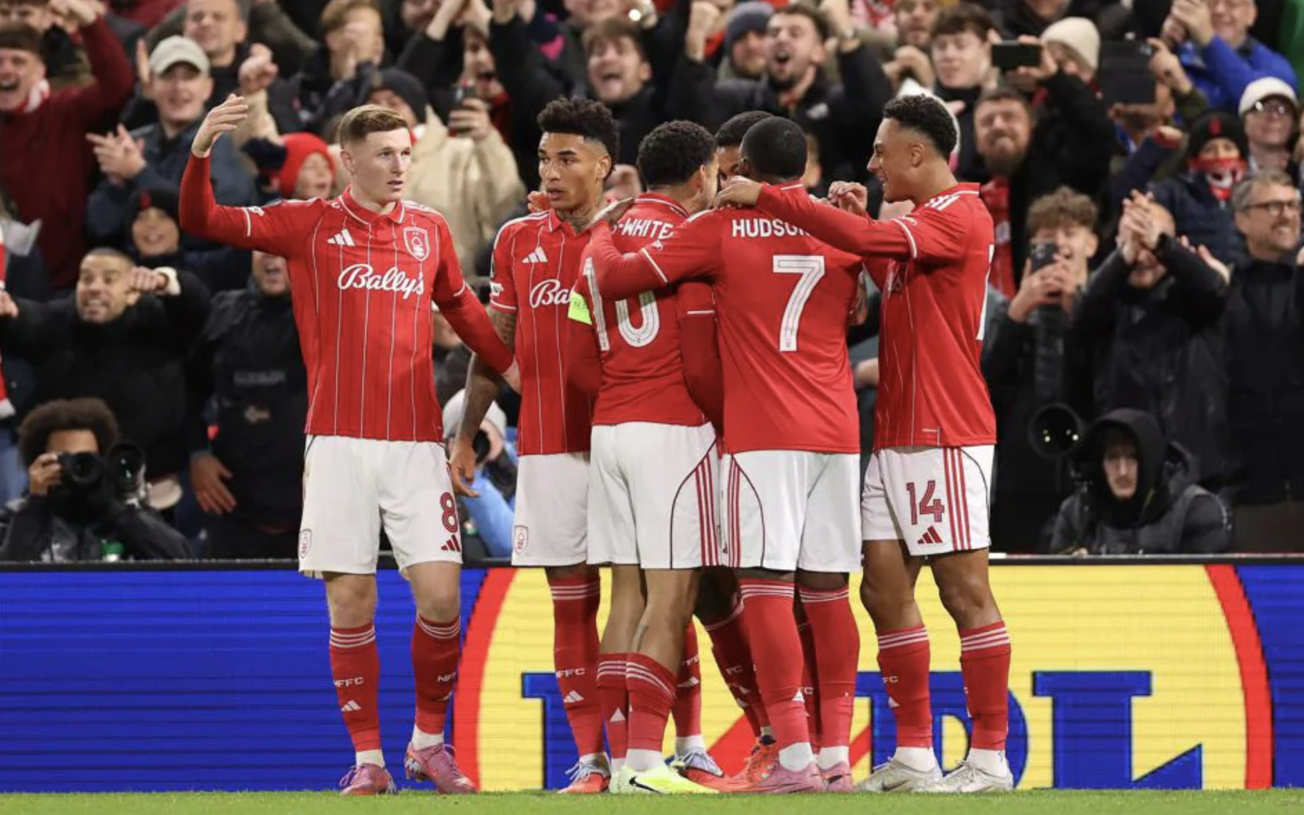 Nottingham Forest quật ngã Porto, "hồi sinh" cùng tướng mới
