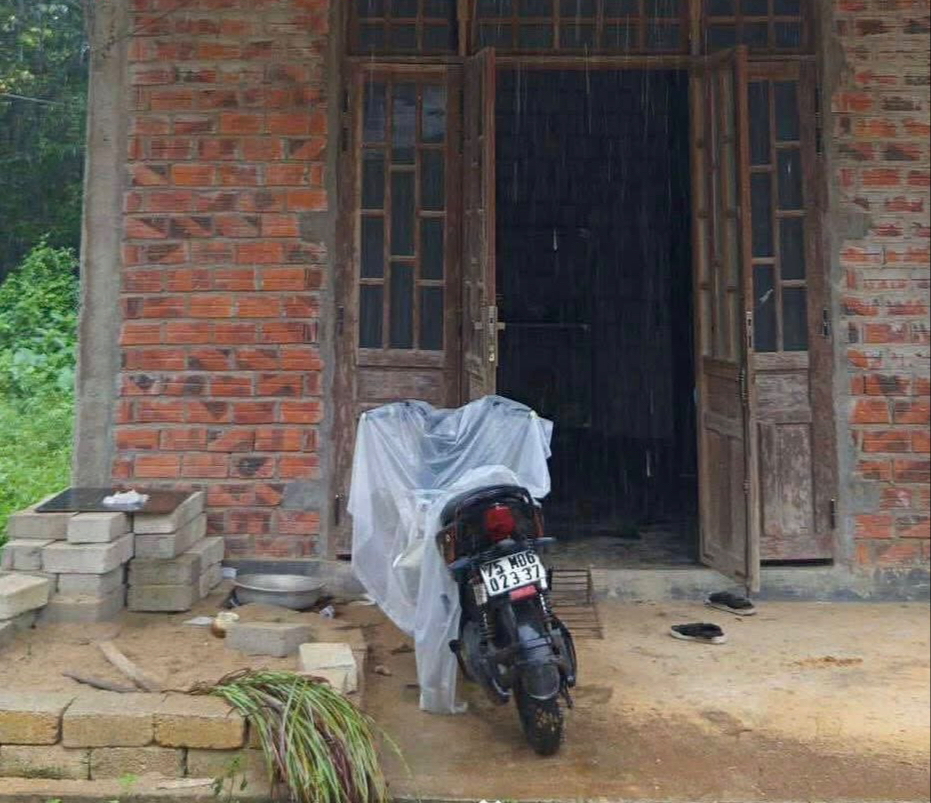 Học sinh lớp 6 mất trí nhớ tạm thời sau tai nạn do áo mưa - Ảnh 2.
