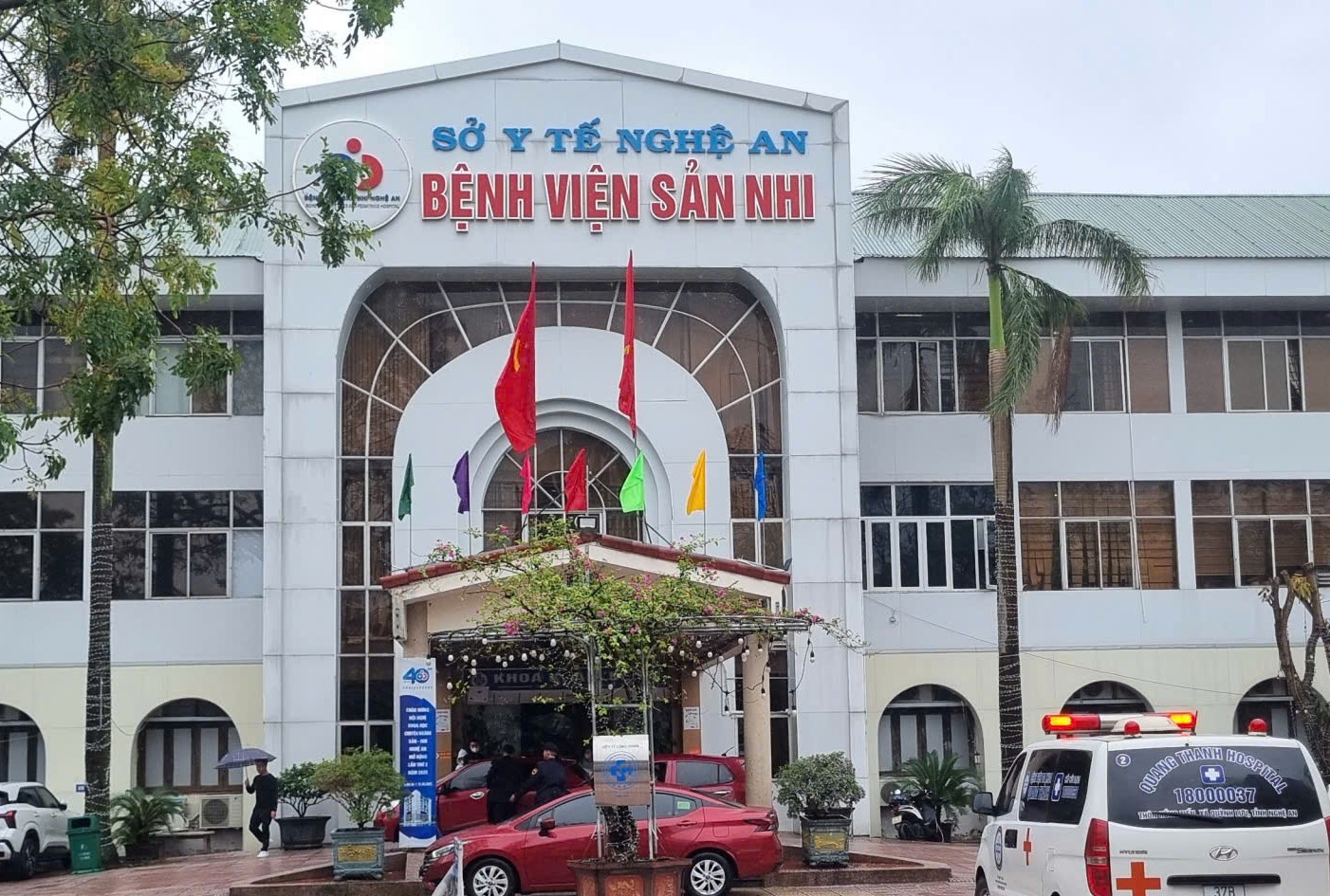 Thông tin mới vụ cầm dao đâm 7 người bị thương trong bệnh viện - Ảnh 2.