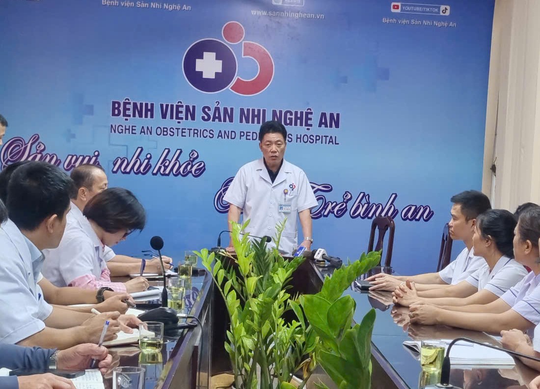 VIDEO: Giám đốc bệnh viên thông tin vụ người nhà bệnh nhân dùng dao tấn công khiến nhiều bị thương - Ảnh 1.