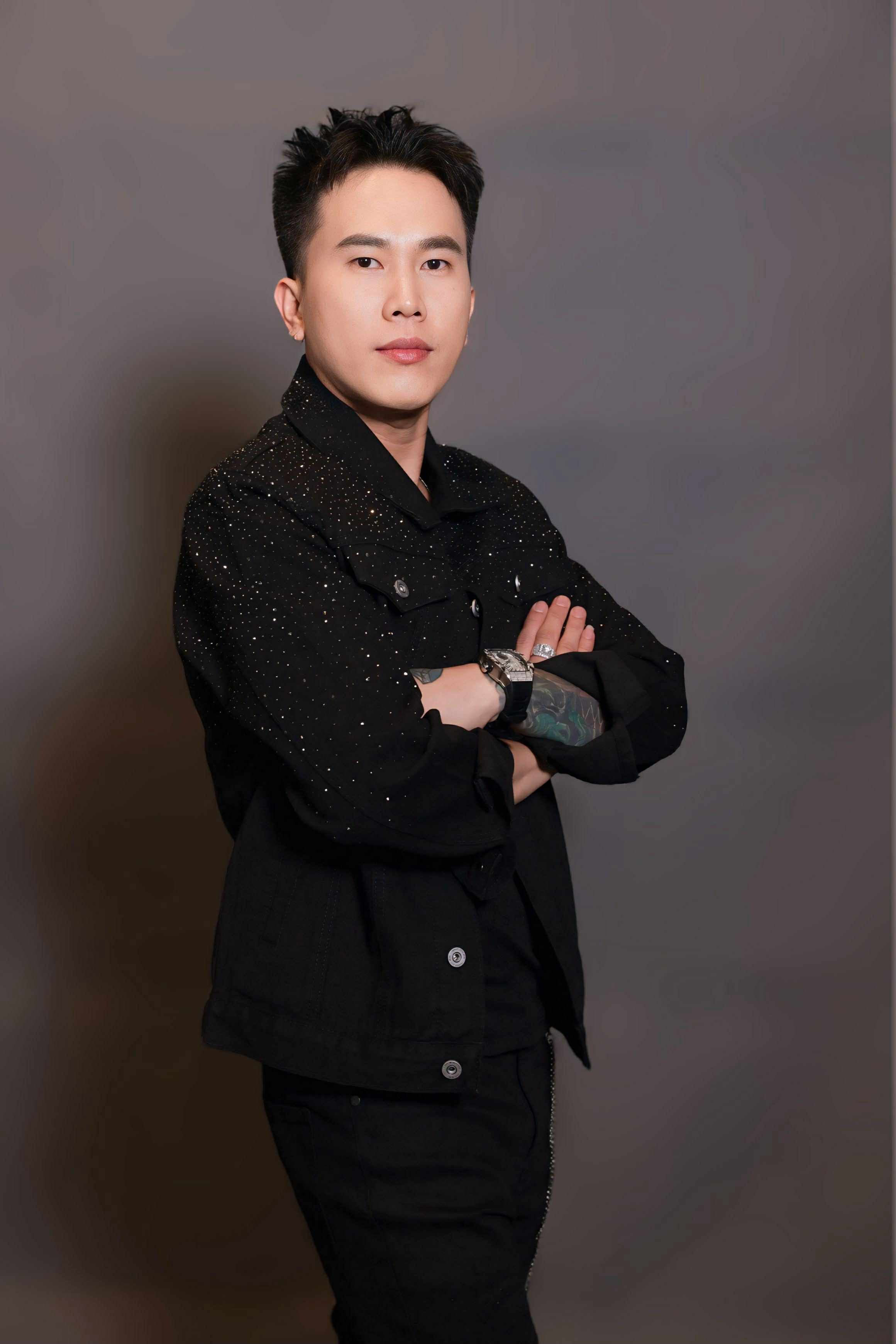 John Bi- Người "kể chuyện bằng m&aacute;i t&oacute;c" của sao Việt   - Ảnh 4.