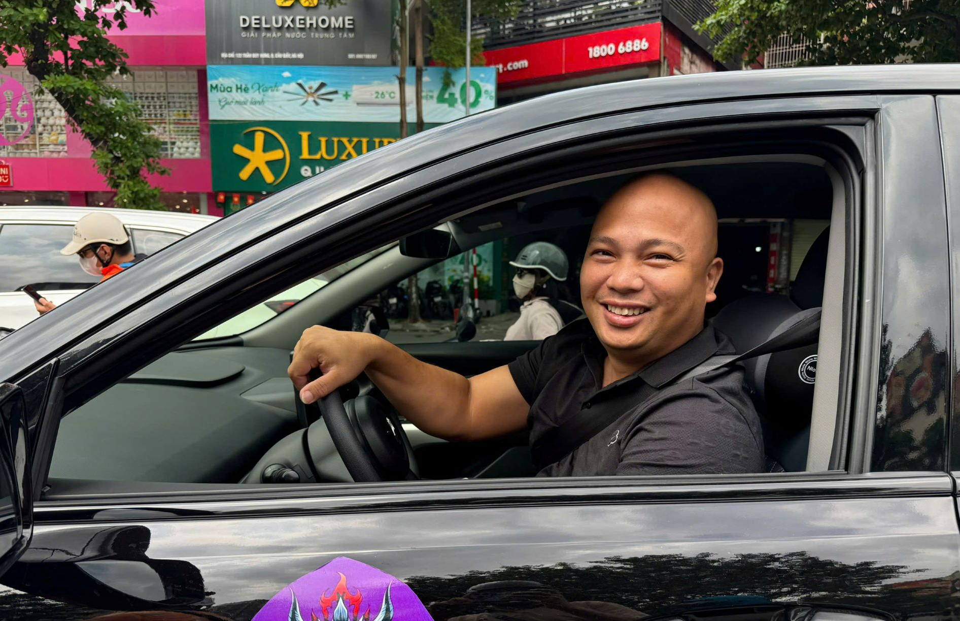 T&agrave;i xế H&agrave; Nội tiết kiệm cả trăm triệu đồng mỗi năm nhờ chuyển sang VinFast Limo Green - Ảnh 1.