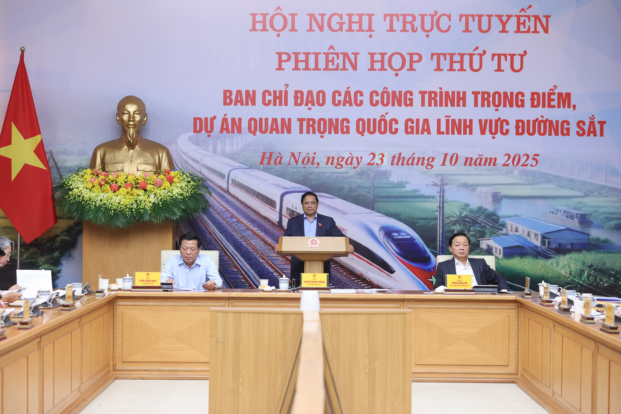 Thủ tướng: Ngày 19-12, khởi công dự án đường sắt Lào Cai - Hà Nội - Hải Phòng - Ảnh 1.