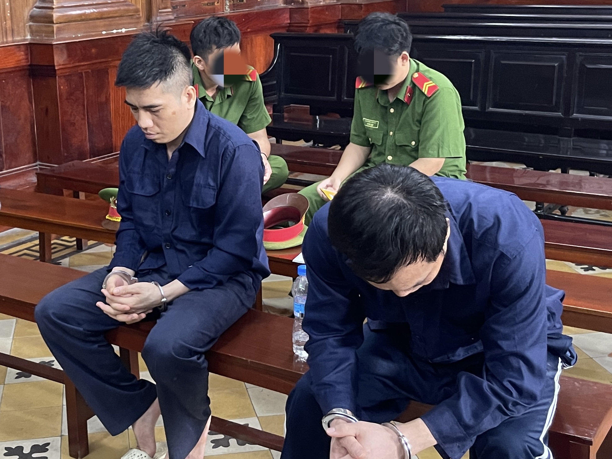 Căng thẳng phi&ecirc;n t&ograve;a vụ "chạy &aacute;n" 2 tỉ đồng ở TP HCM: Lộ th&acirc;n phận "sếp" - Ảnh 2.