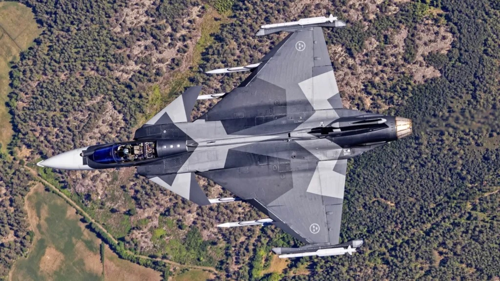 Lý do Ukraine “săn” 150 chiếc Gripen Thụy Điển - Ảnh 2.