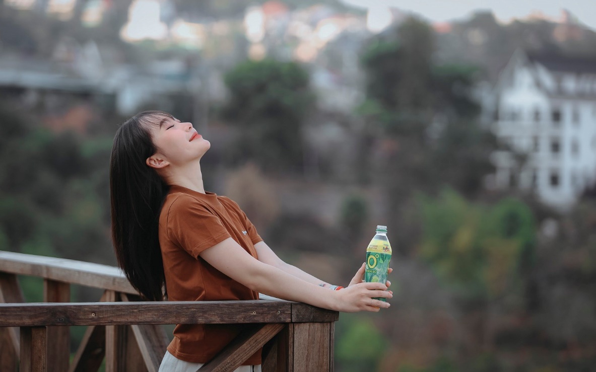 Ban công, playlist và một chai trà xanh: Combo giúp sinh viên năm nhất biến stress thành động lực