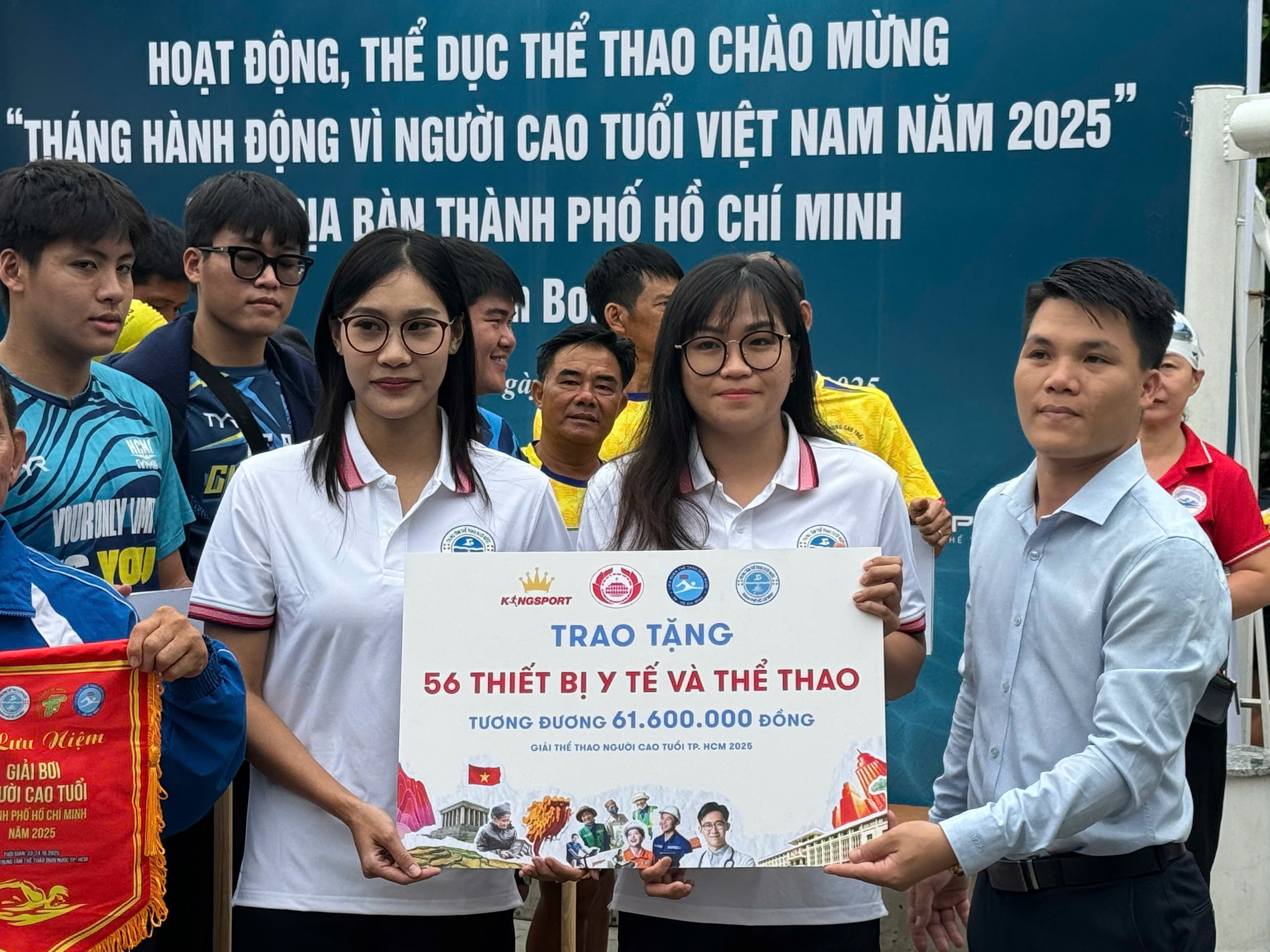 C&aacute;c cụ &ocirc;ng, cụ b&agrave; h&aacute;o hức dự Giải bơi Người cao tuổi TP HCM 2025 - Ảnh 4.