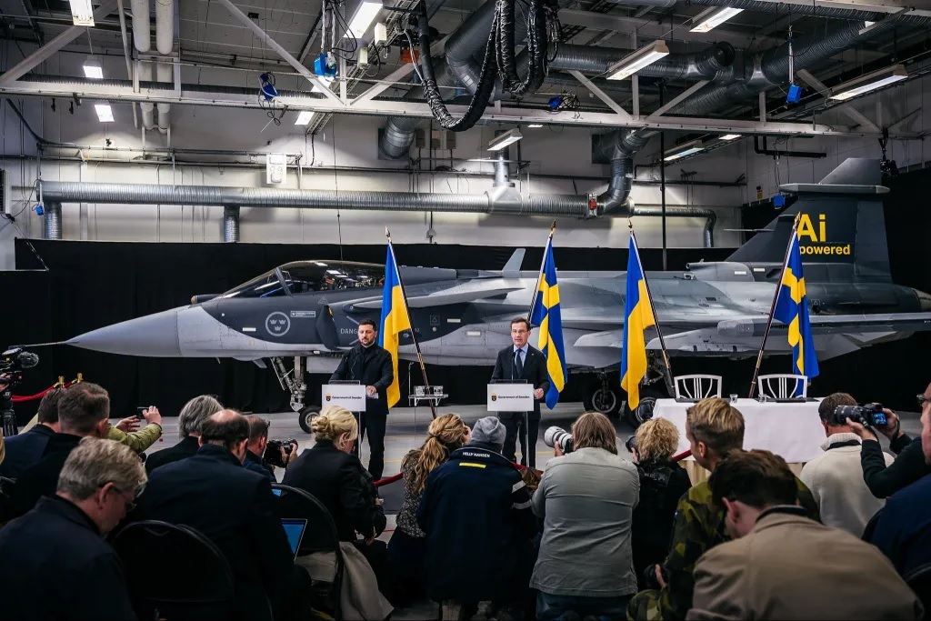 Lý do Ukraine “săn” 150 chiếc Gripen Thụy Điển - Ảnh 1.