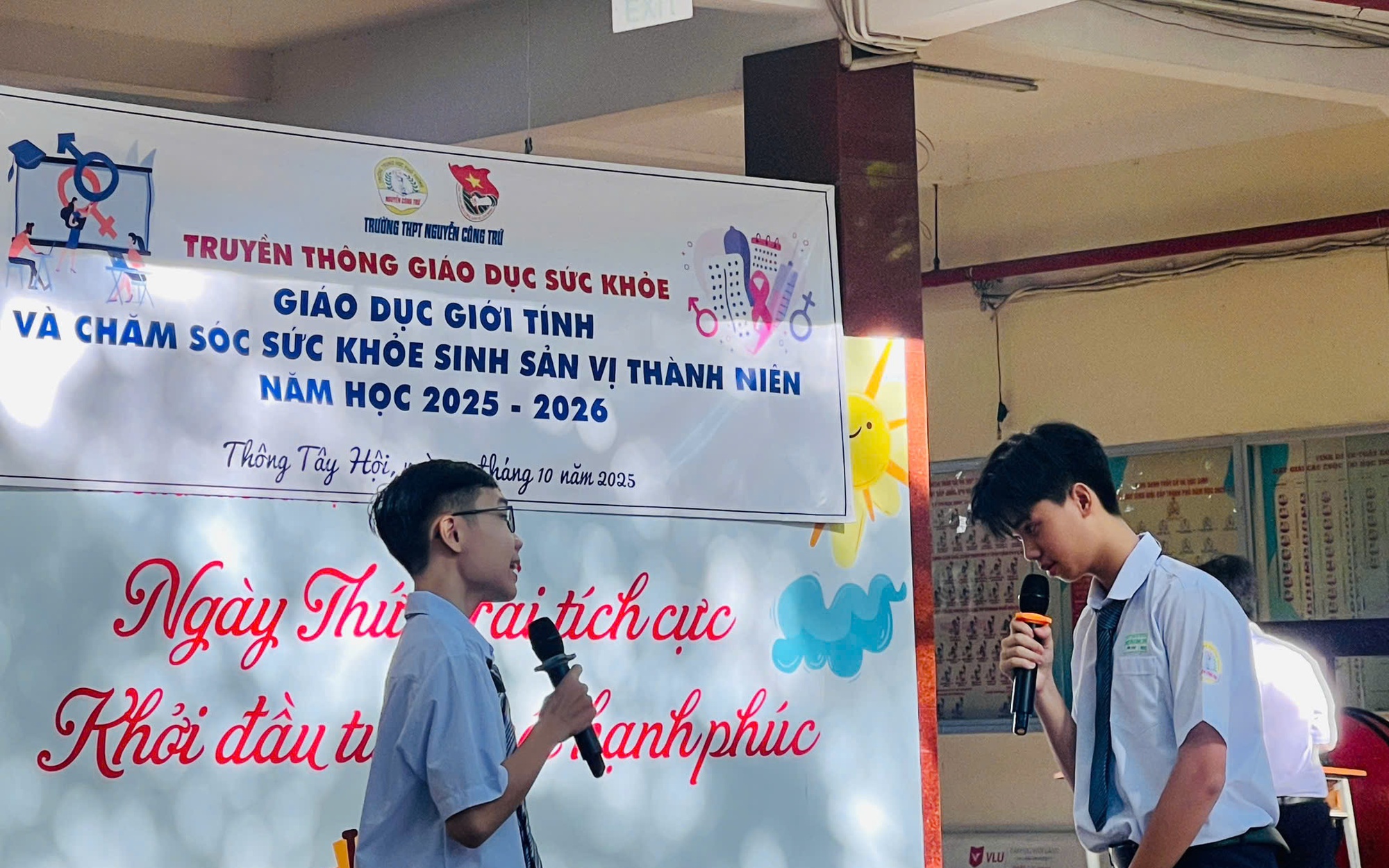 "Thứ 2 tích cực, thứ 6 vui vẻ" là hai thứ gì mà học sinh TP HCM phát cuồng?