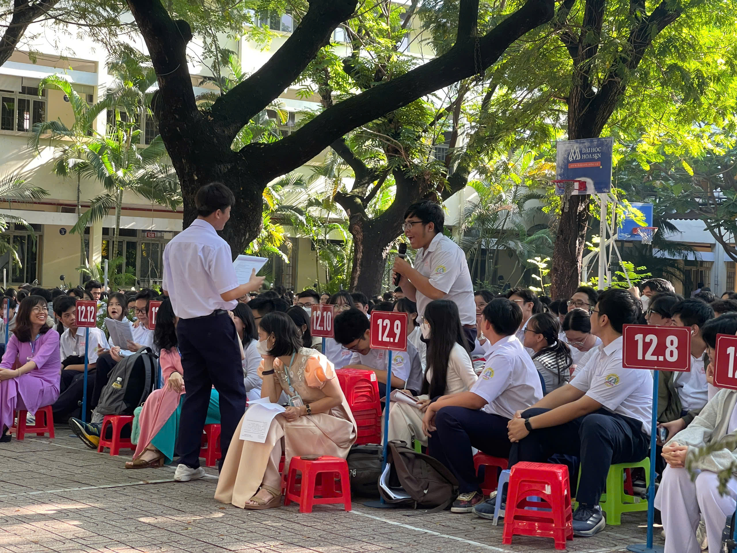 "Thứ 2 tích cực, thứ 6 vui vẻ" là hai thứ gì mà học sinh TP HCM phát cuồng? - Ảnh 1.