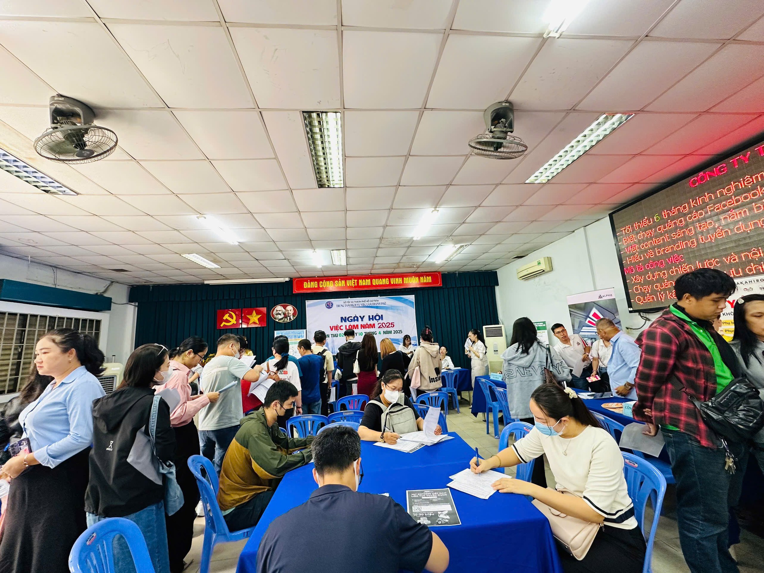 Th&ecirc;m l&yacute; do chấm dứt trợ cấp thất nghiệp theo luật mới - Ảnh 1.