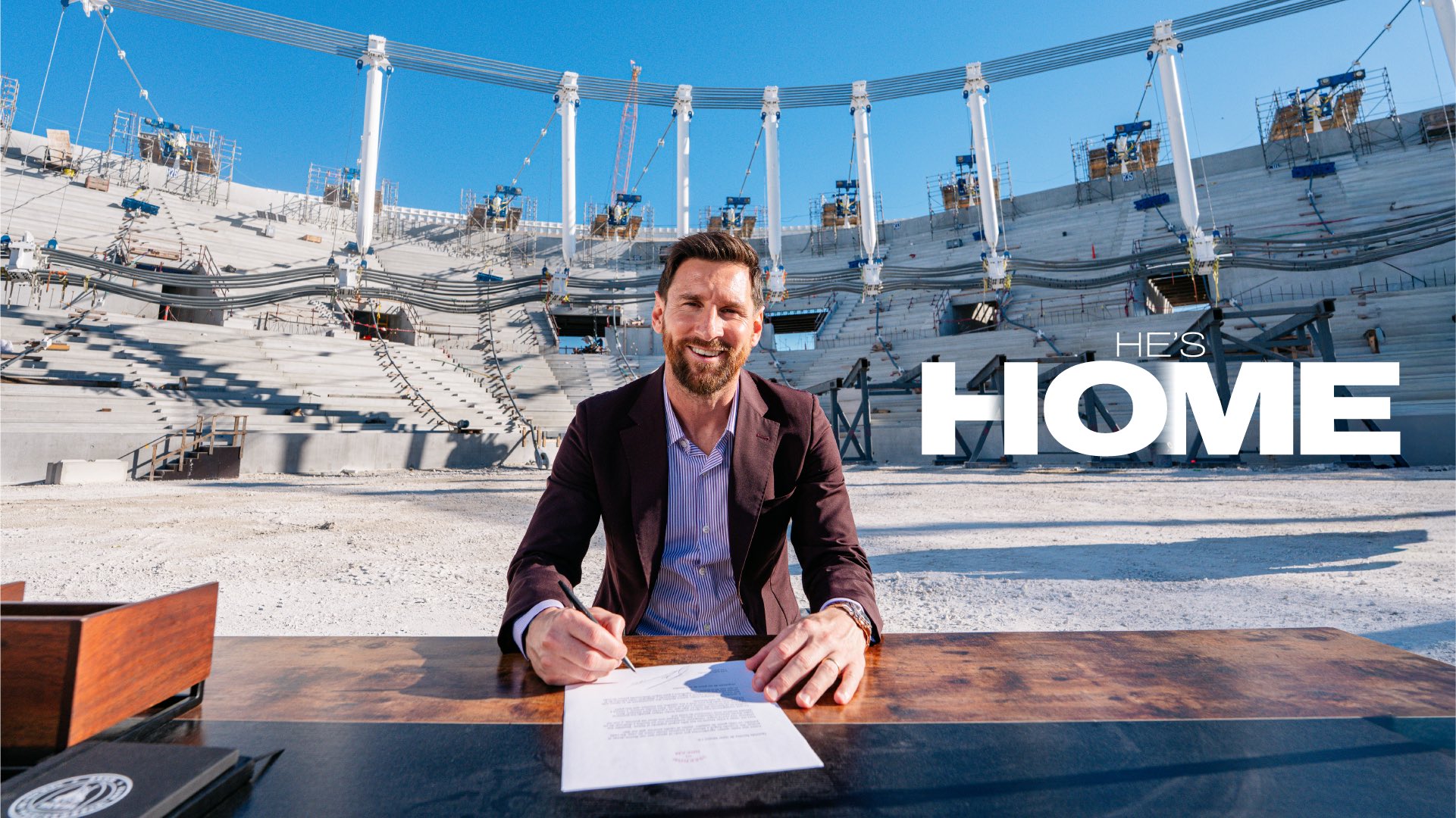 Messi gia hạn hợp đồng đến 2028, "ông hoàng" của Inter Miam ở tuổi 41 - Ảnh 1.