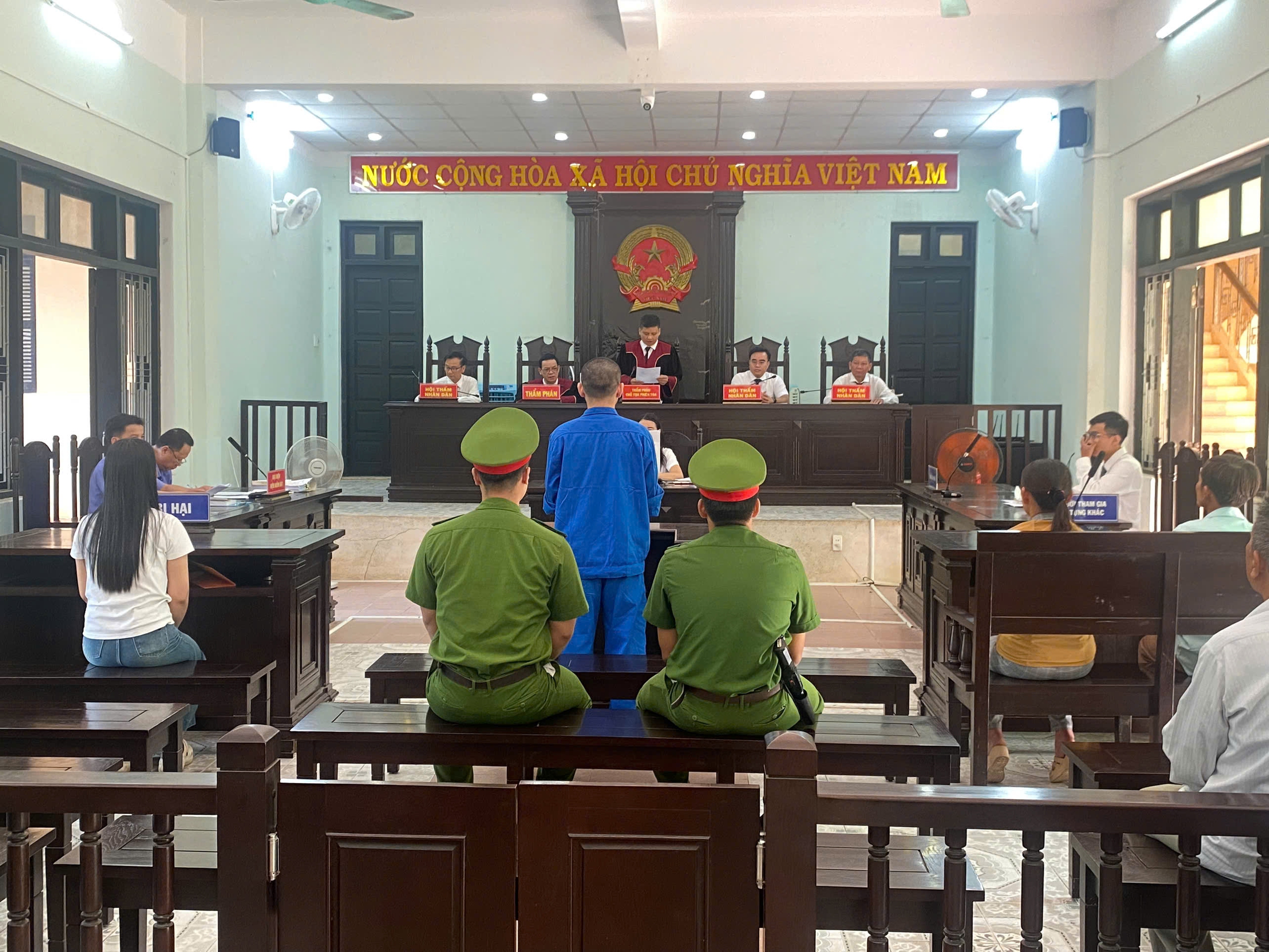 Bi kịch cha v&agrave; con g&aacute;i - Ảnh 1.
