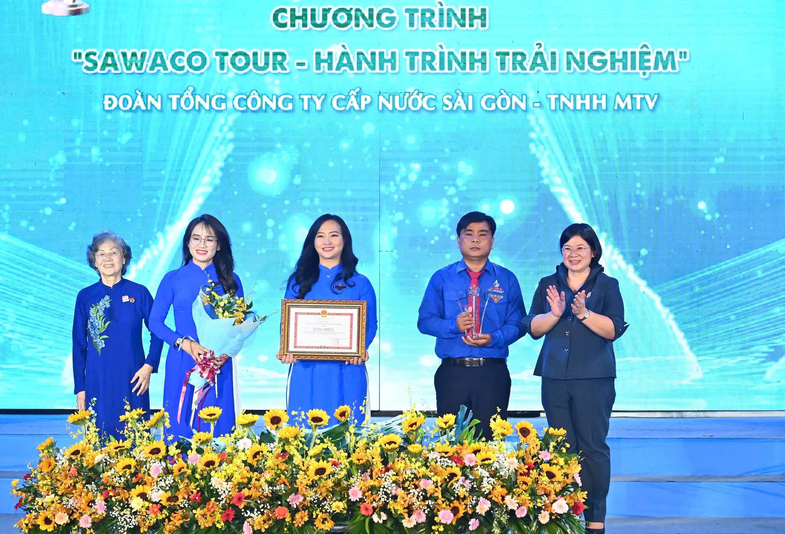 SỨC MẠNH CỦA DÂN TỘC (*): Lấp lánh vẻ đẹp cống hiến - Ảnh 2.