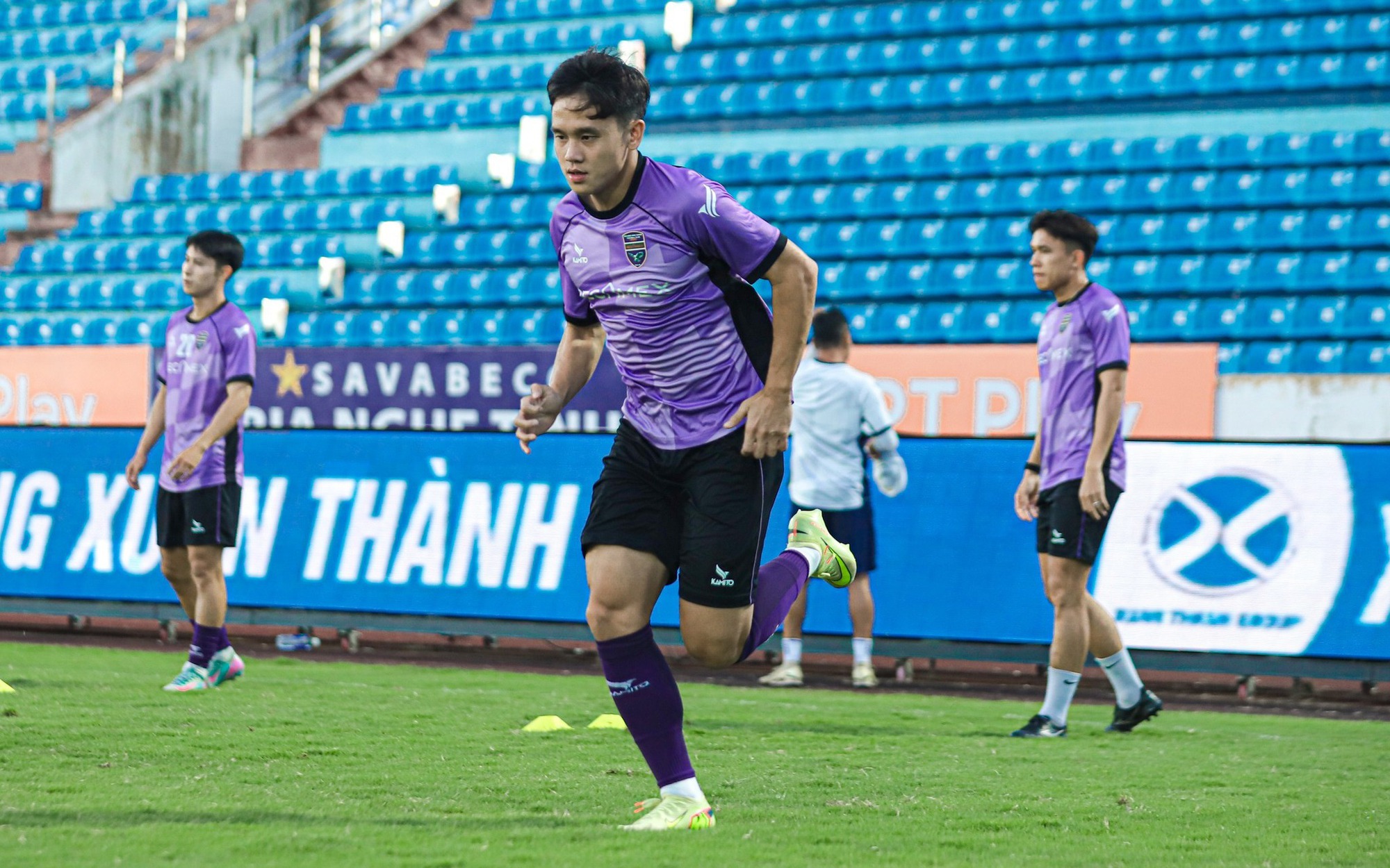 Võ Huy Toàn, Võ Minh Trọng bị "treo giò" ở vòng 8 V-League