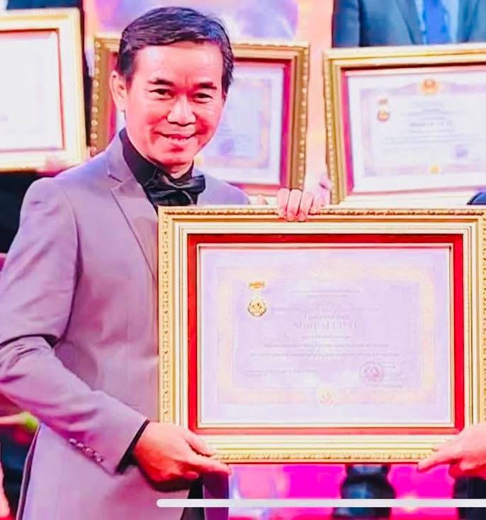Nghệ sĩ tiếc thương tiễn biệt NSƯT Minh Ho&agrave;ng về nơi an nghỉ cuối c&ugrave;ng - Ảnh 7.