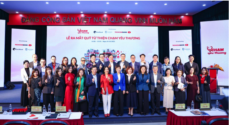 Quỹ từ thiện "Chạm y&ecirc;u thương" d&agrave;nh 20 tỉ cho trẻ em kh&oacute; khăn  - Ảnh 3.