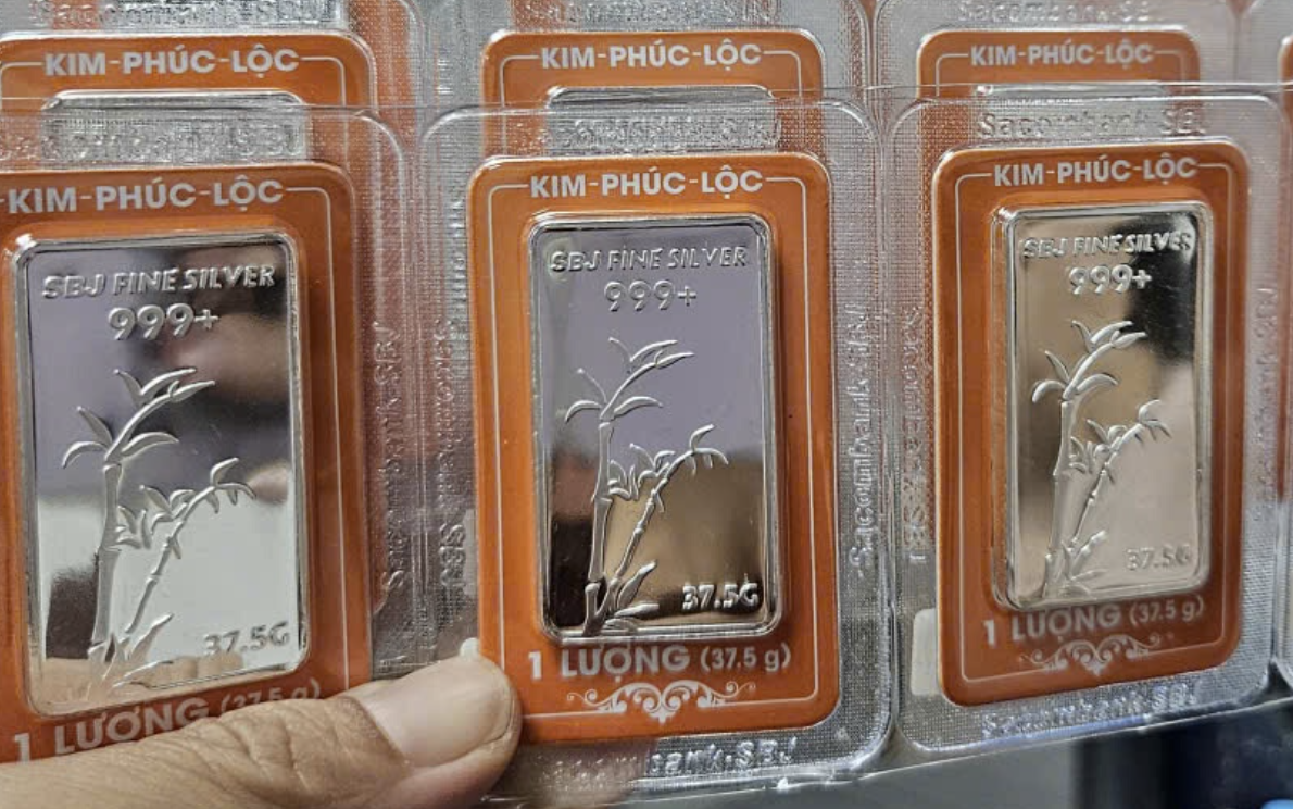 Giá bạc hôm nay 25 - 10 giảm mạnh , nhiều người đầu tư lỗ nặng - Ảnh 1.