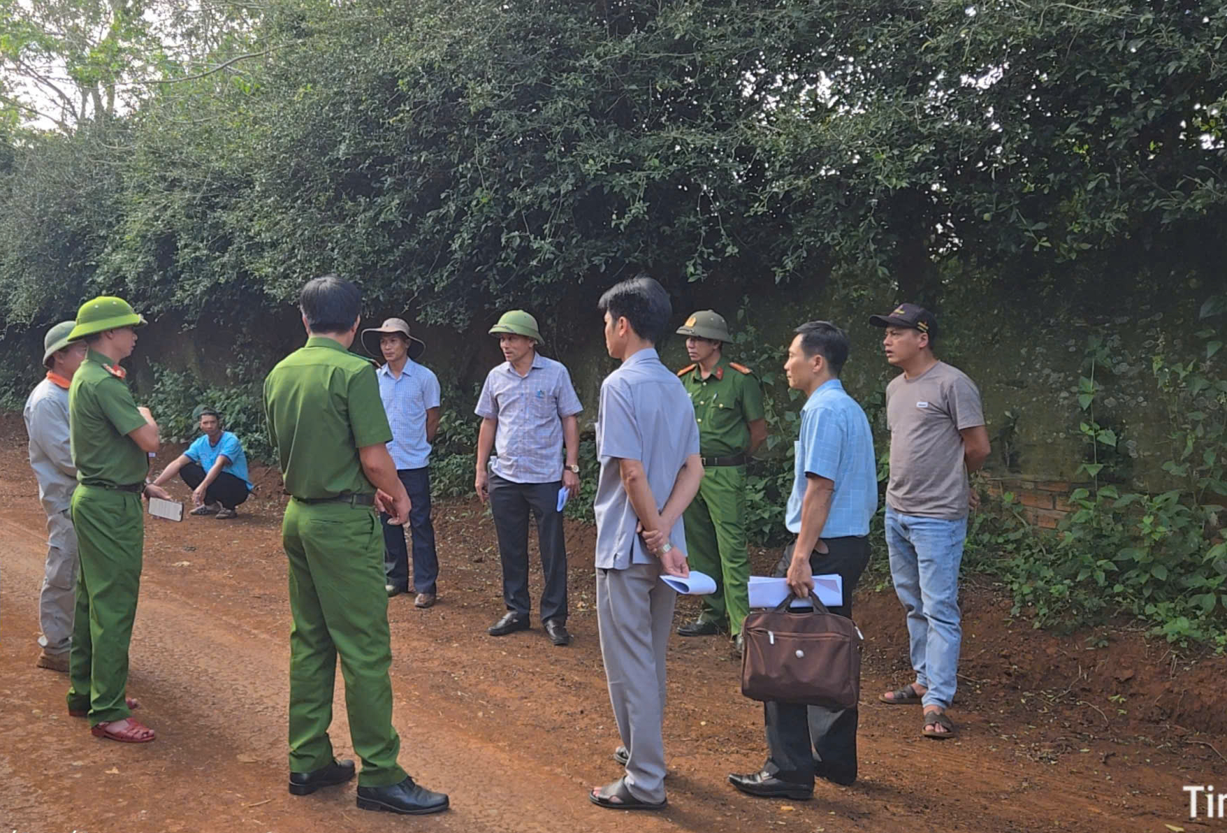 Doanh nghiệp đ&agrave;o đất tr&aacute;i ph&eacute;p , chở h&agrave;ng ng&agrave;n m3 đi nơi kh&aacute;c Tại Đắk Lắk - Ảnh 2.