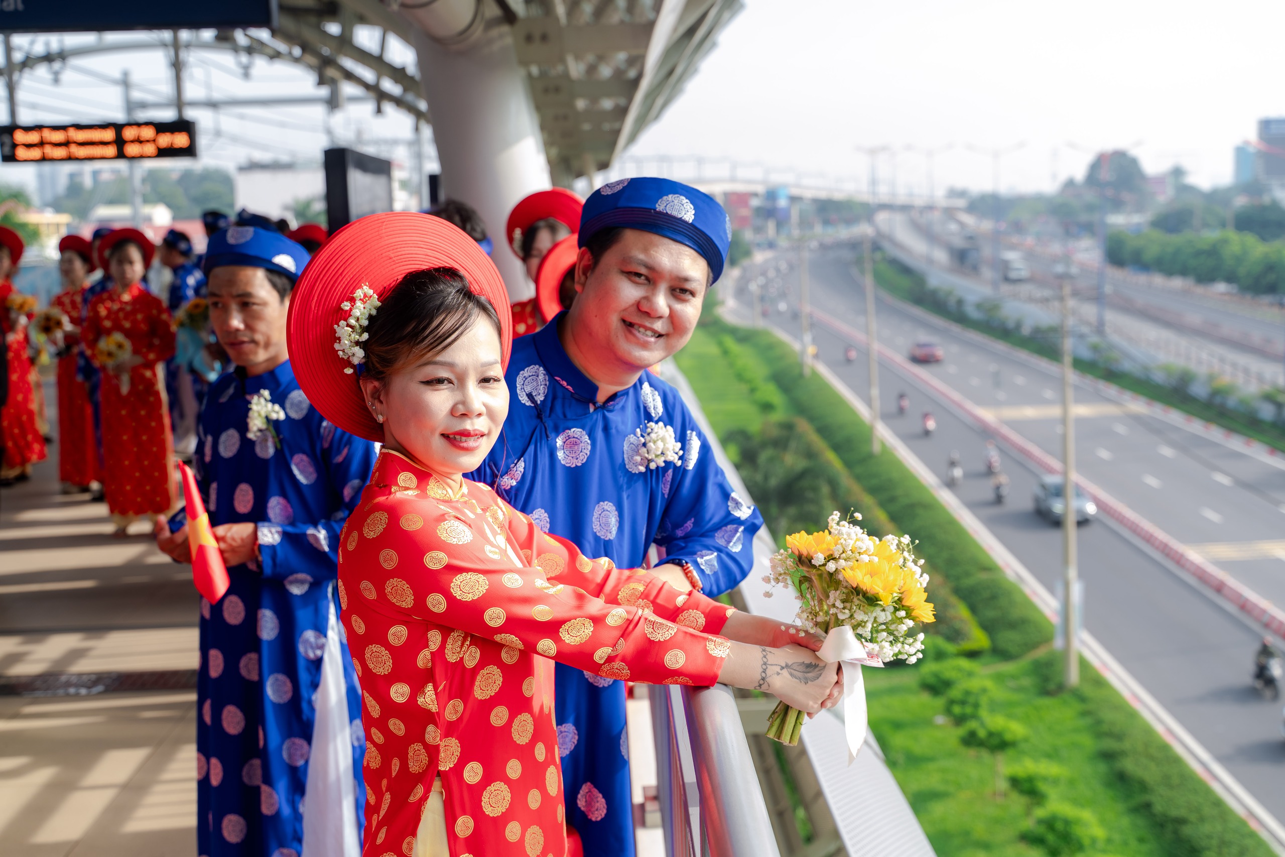 VIDEO Đám cưới đặc biệt trên tuyến Metro số 1: "Lần đầu tiên rước dâu bằng metro, cảm giác rất thích thú" - Ảnh 13.