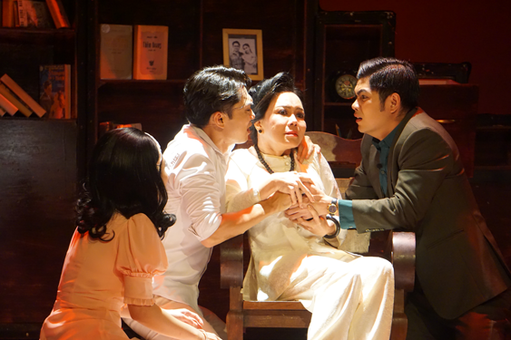 Giải Mai V&agrave;ng - Đề cử hạng mục "Vở diễn s&acirc;n khấu": D&agrave;n dựng th&ocirc;ng minh, tiết tấu sinh động - Ảnh 1.