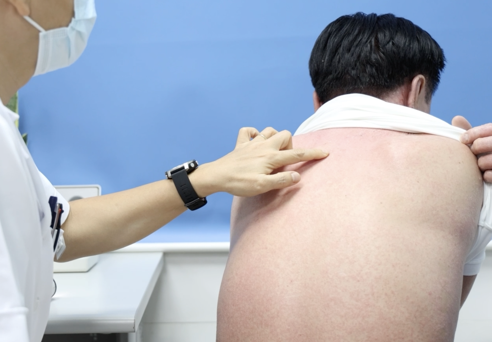 Đề xuất n&acirc;ng mức BHYT chi trả cho thuốc sinh học gi&aacute; h&agrave;ng trăm triệu - Ảnh 2.