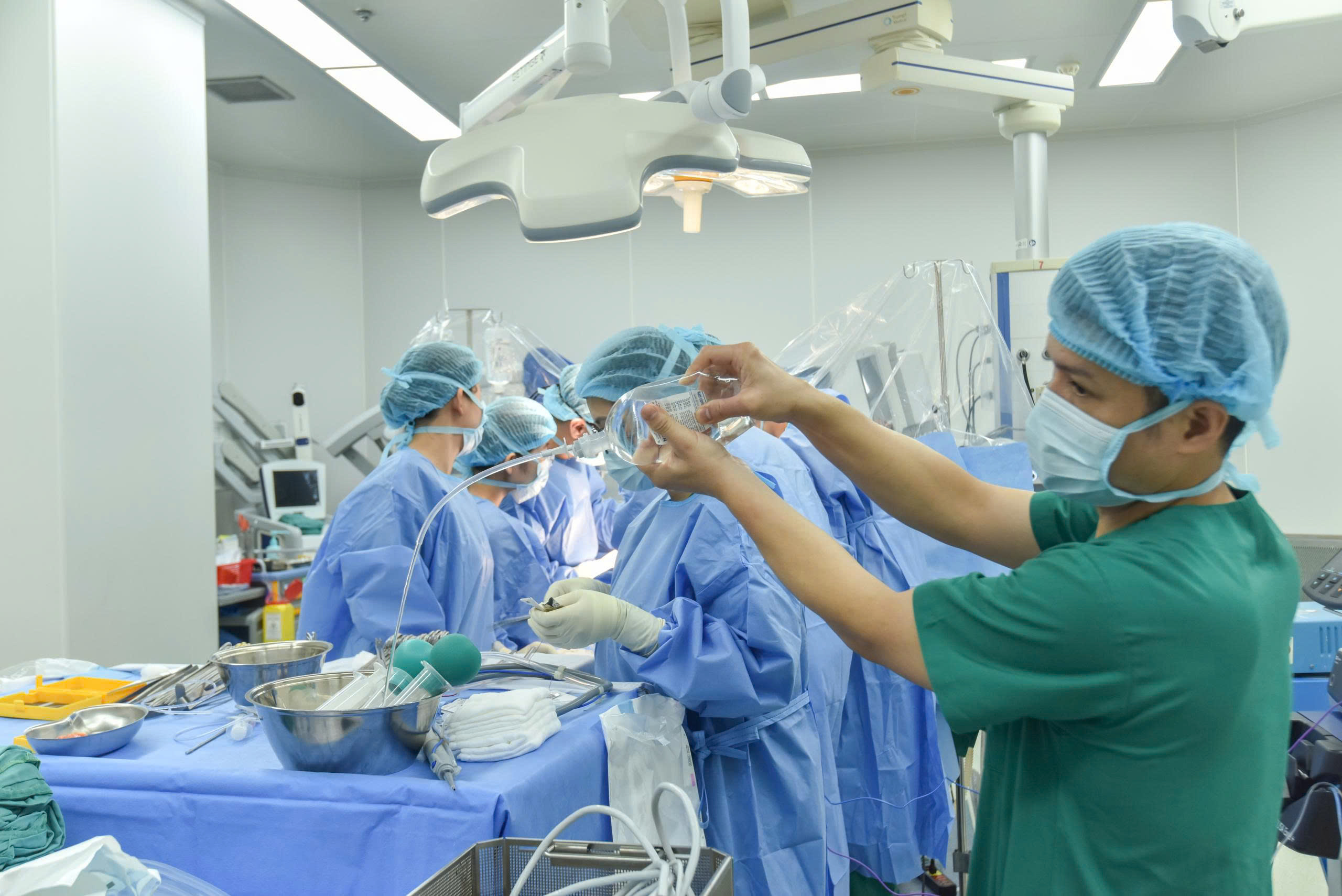 Bệnh viện Qu&acirc;n y 175 l&agrave;m chủ kỹ thuật gh&eacute;p gan chỉ sau 10 th&aacute;ng - Ảnh 2.