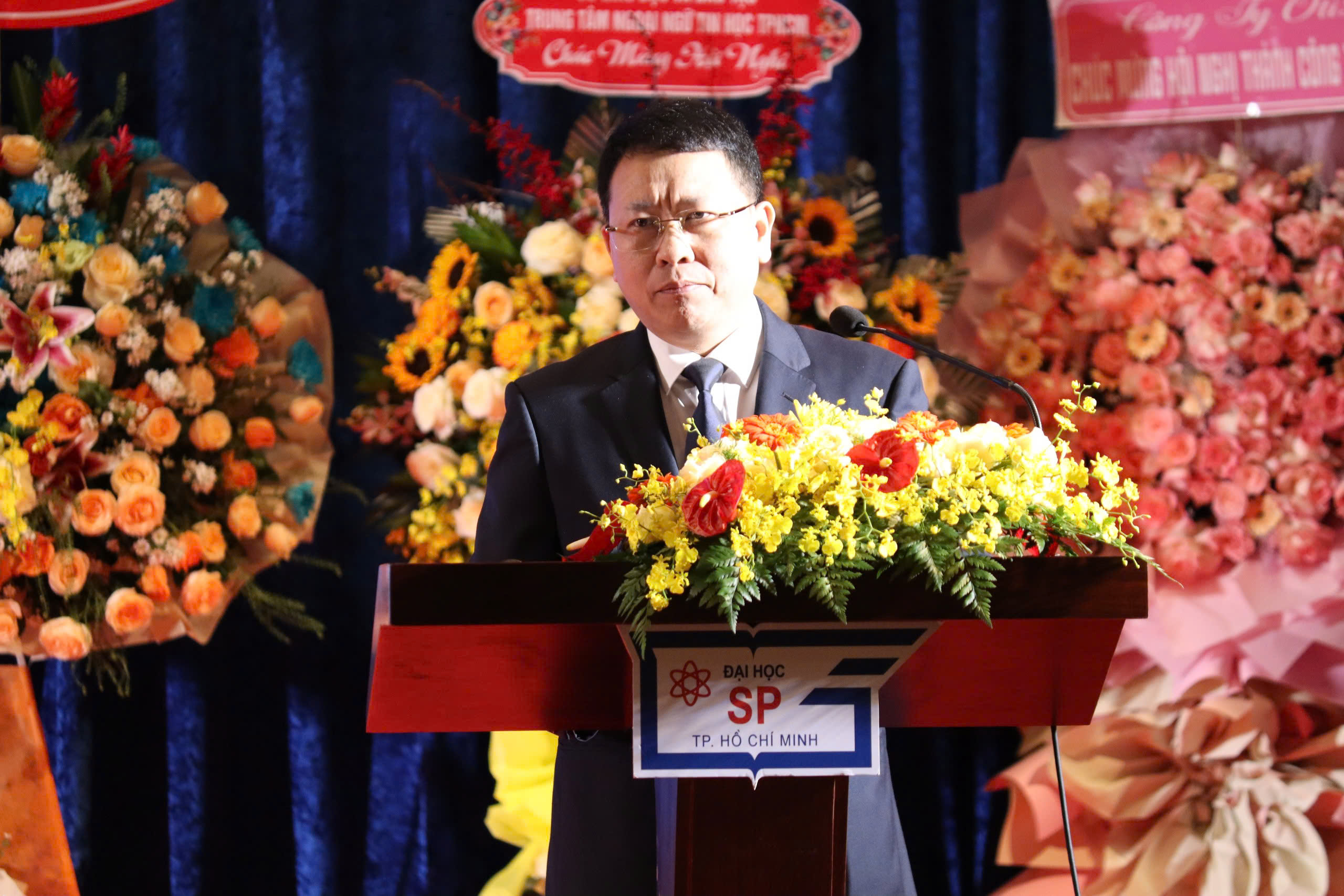 Giám đốc Sở GD-ĐT TP HCM: Thời khóa biểu phải cân bằng giữa học văn hóa và phát triển toàn diện học sinh - Ảnh 2.
