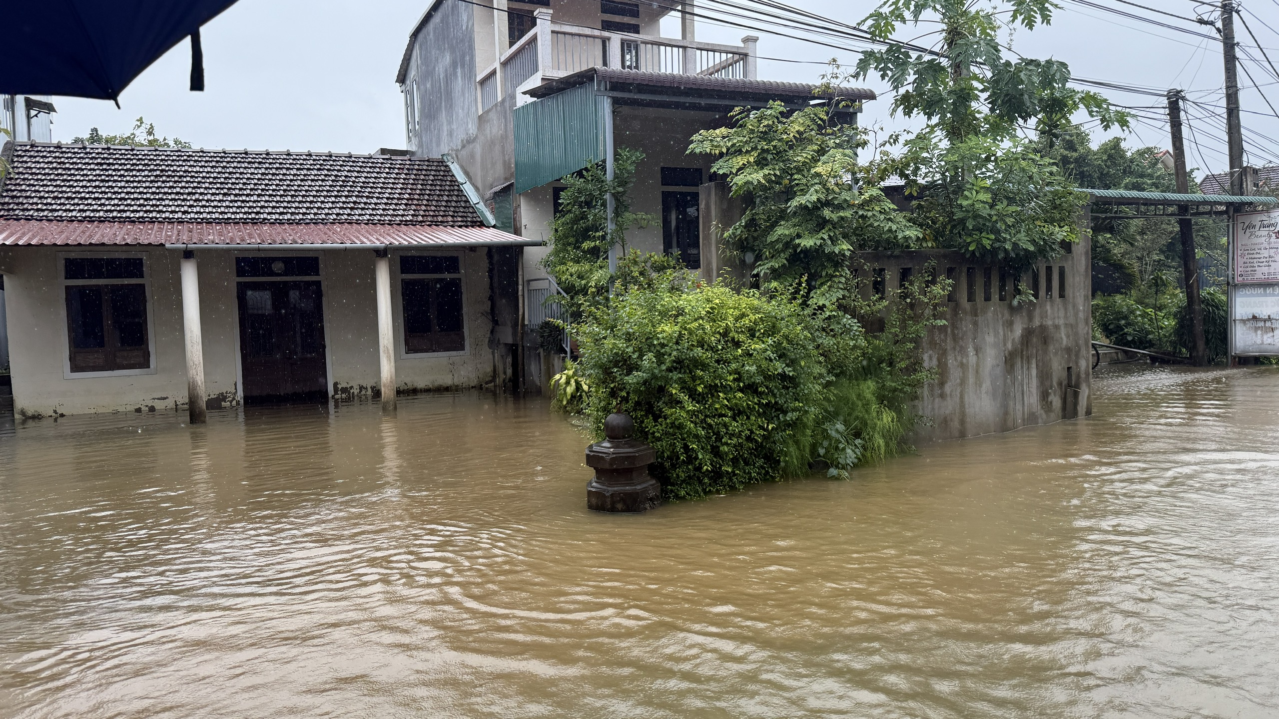 H&agrave;ng trăm nh&agrave; d&acirc;n ở Quảng Trị bị ngập lụt  - Ảnh 8.