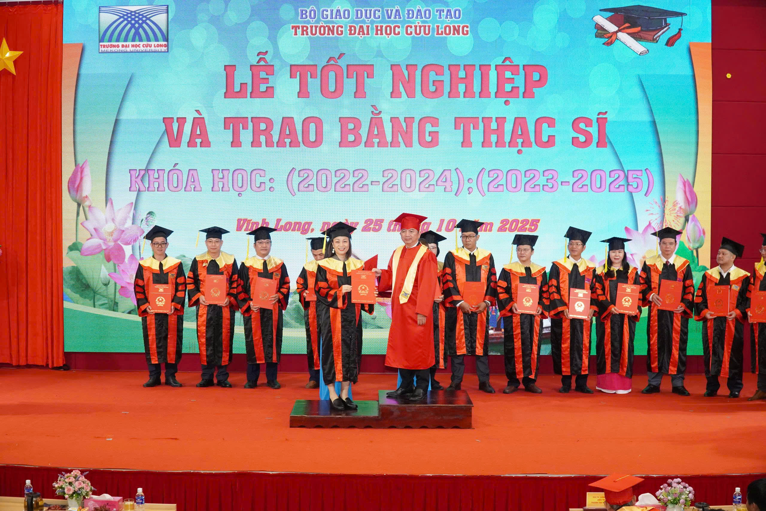 Trường ĐH Cửu Long trao bằng tốt nghiệp cho 224 tân thạc sĩ - Ảnh 6.
