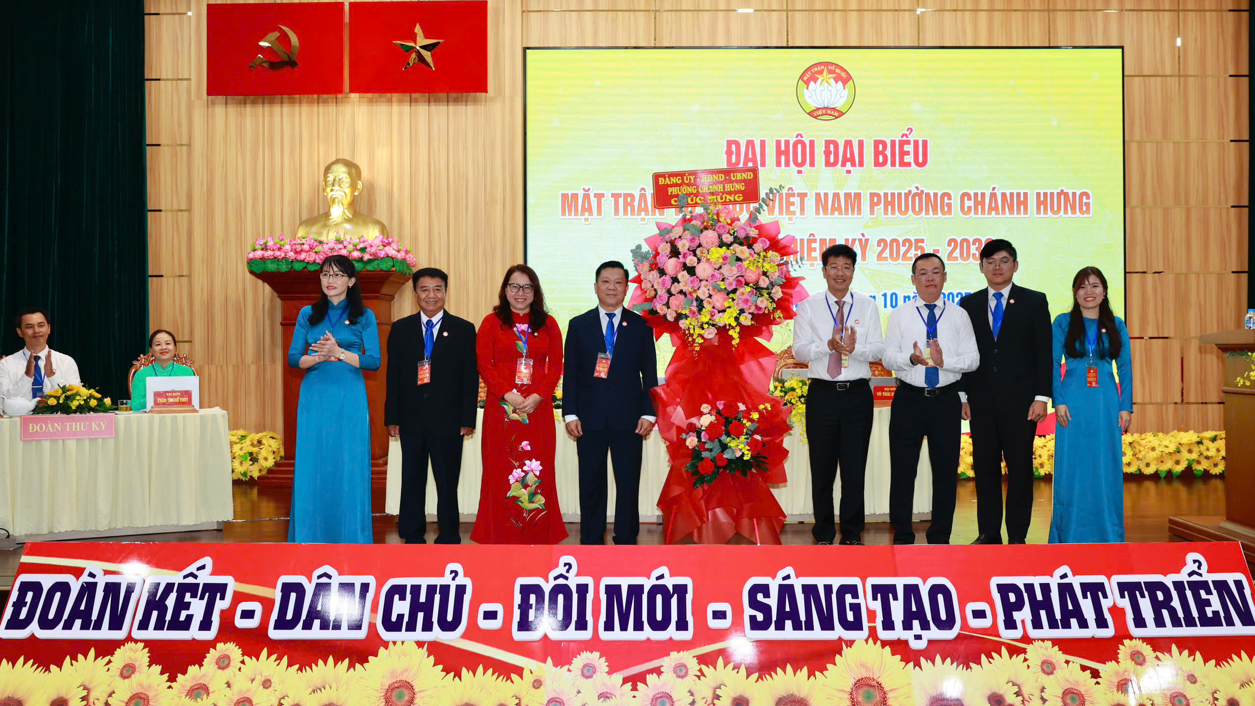 Quyết t&acirc;m x&acirc;y dựng phường Ch&aacute;nh Hưng ph&aacute;t triển to&agrave;n diện, bền vững - Ảnh 3.