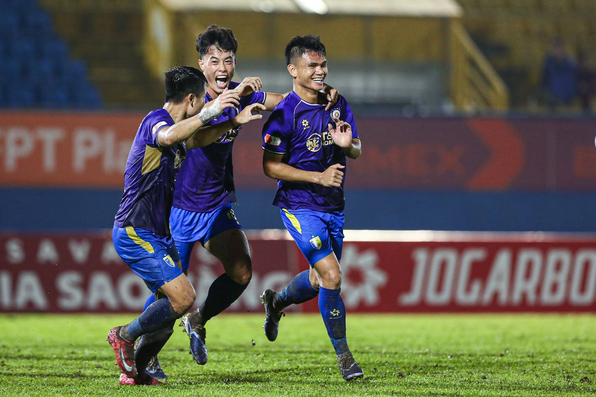 S&uacute;t hỏng phạt đền 11m, CLB Becamex TP HCM "trắng tay" trước H&agrave; Nội FC - Ảnh 5.