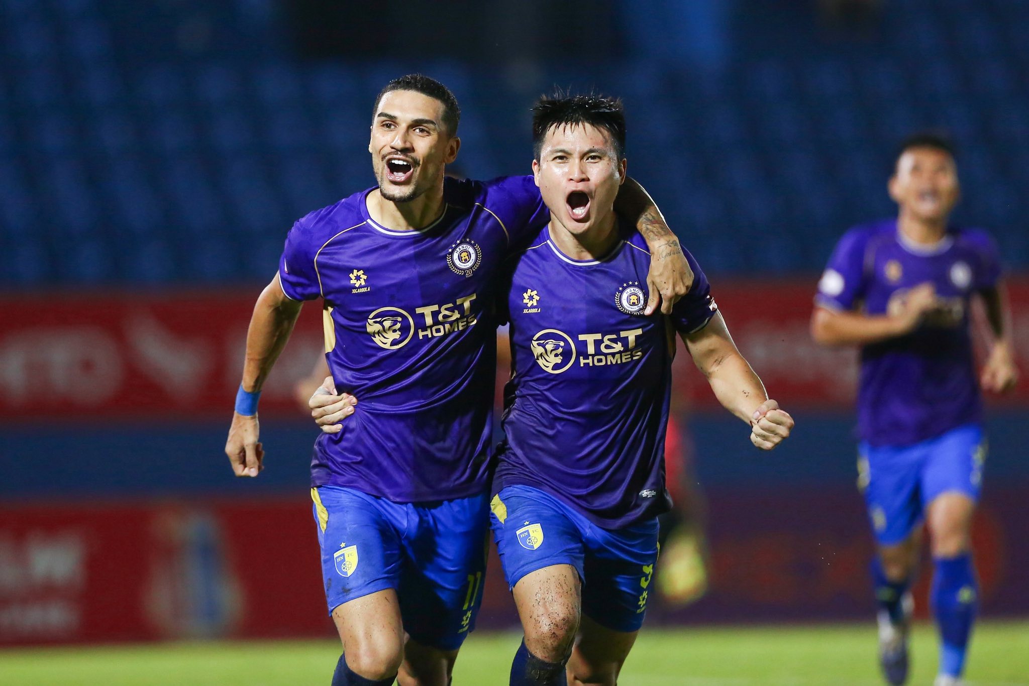 S&uacute;t hỏng phạt đền 11m, CLB Becamex TP HCM "trắng tay" trước H&agrave; Nội FC - Ảnh 4.